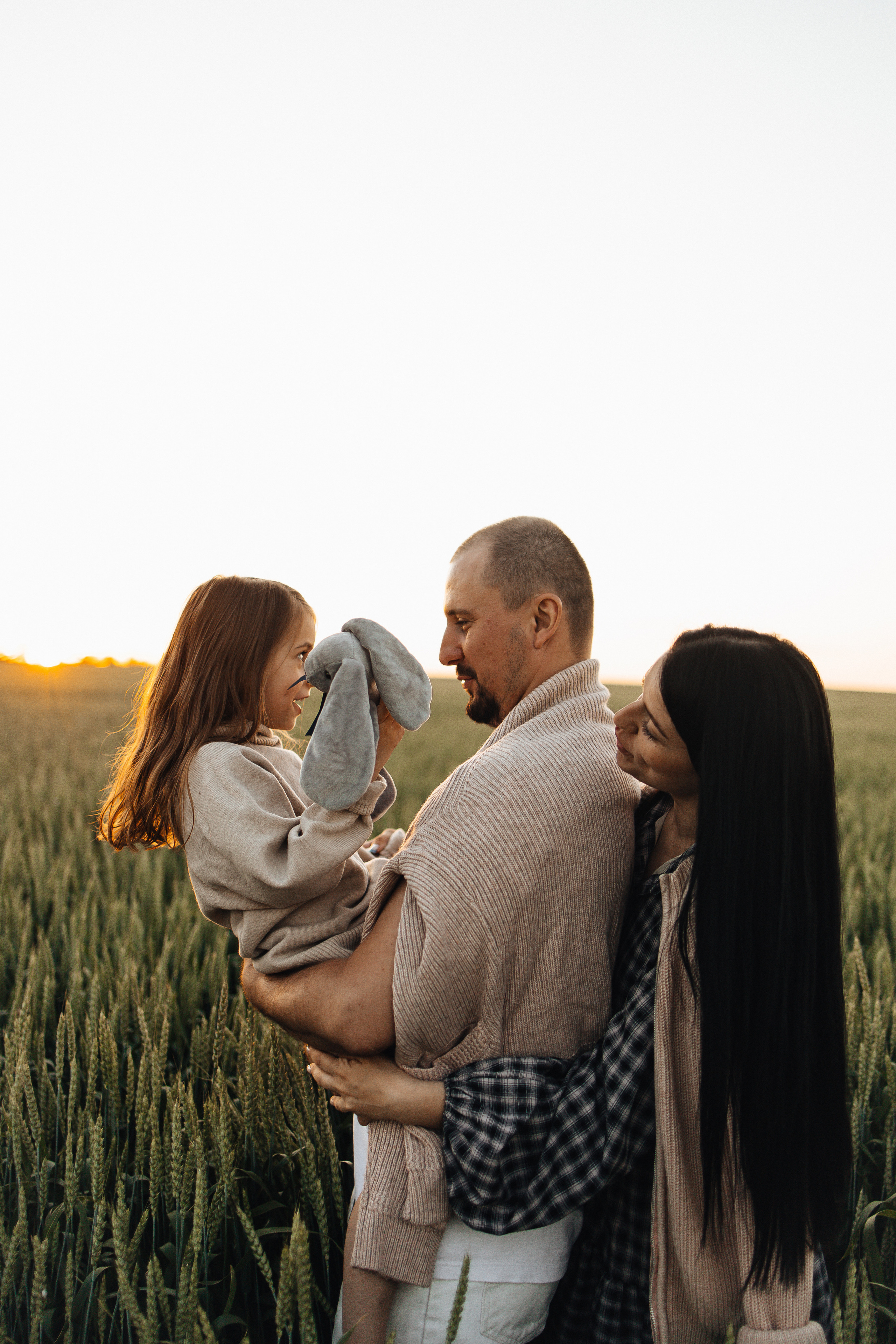 Алёна и Василиса, летний закат в поле. Семейный и детский фотограф, таганрог, ростов-на-дону