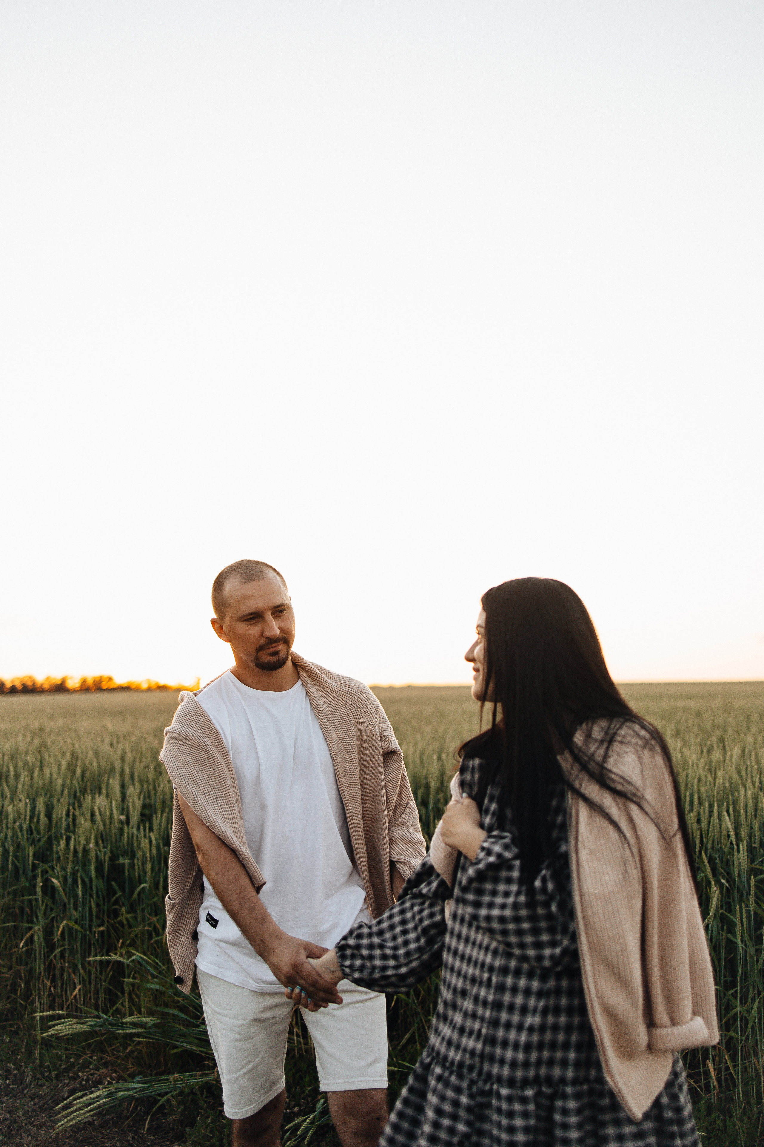 Алёна и Василиса, летний закат в поле. Семейный и детский фотограф, таганрог, ростов-на-дону