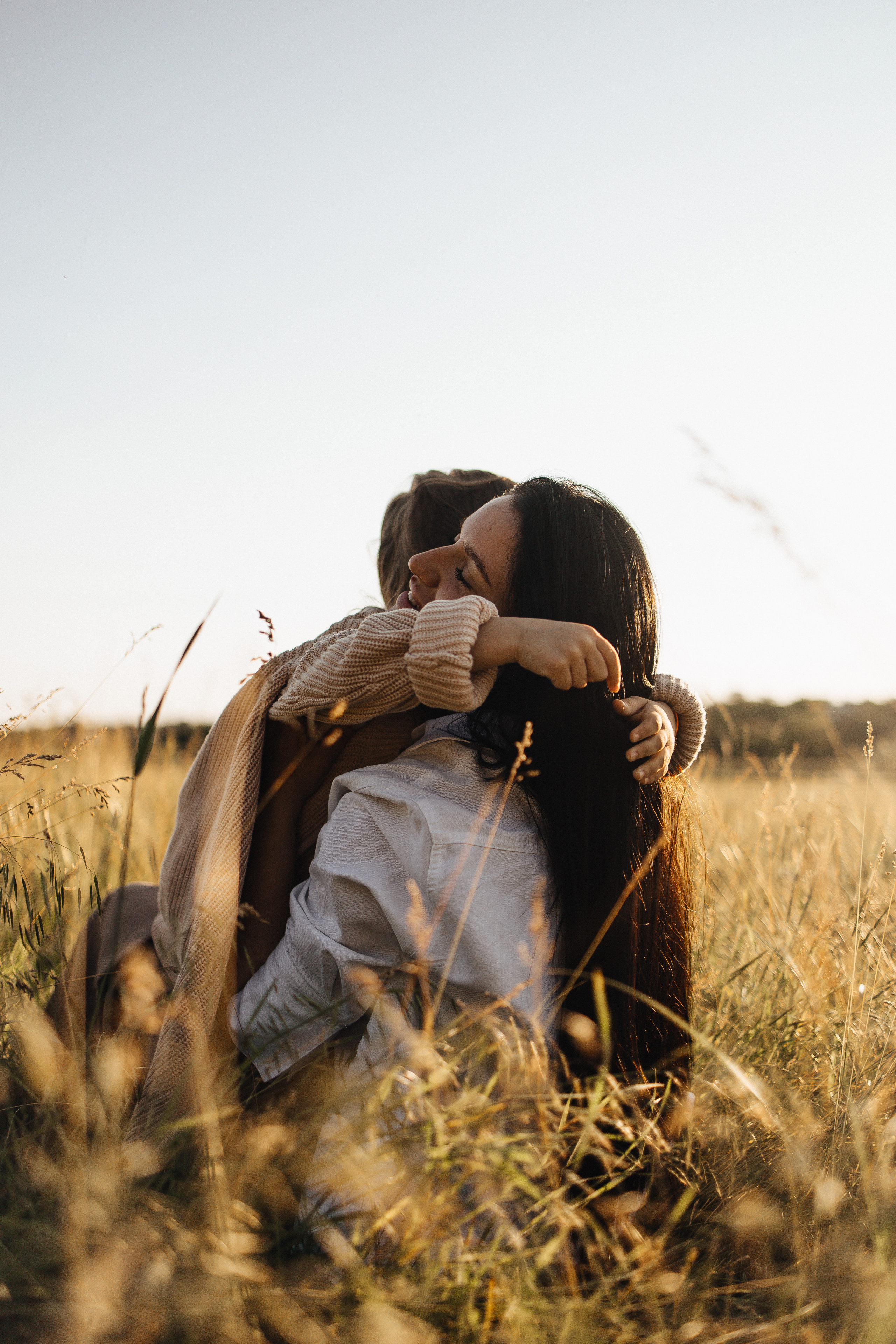 Алёна и Василиса, летний закат в поле. Семейный и детский фотограф, таганрог, ростов-на-дону