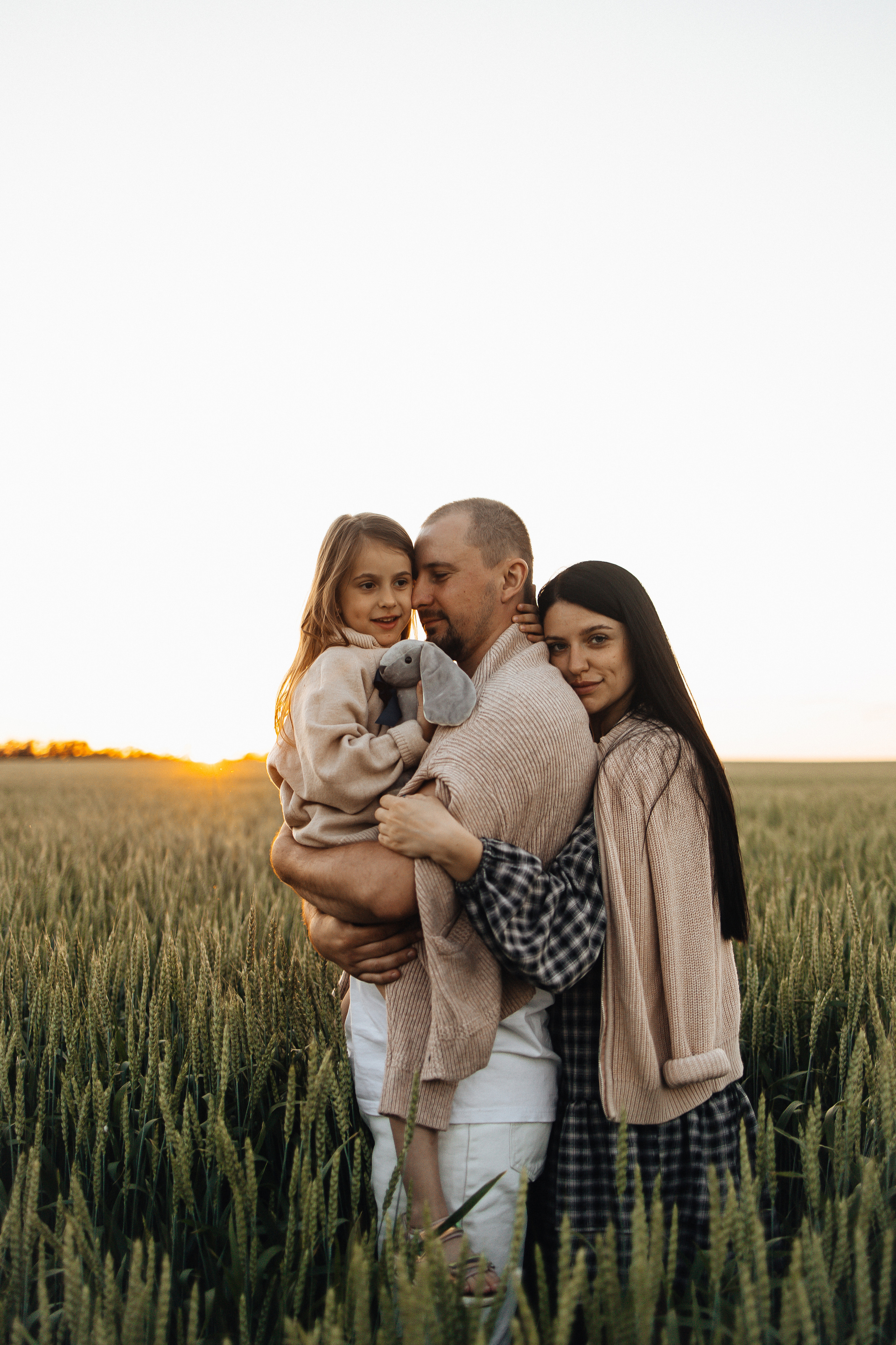 Алёна и Василиса, летний закат в поле. Семейный и детский фотограф, таганрог, ростов-на-дону