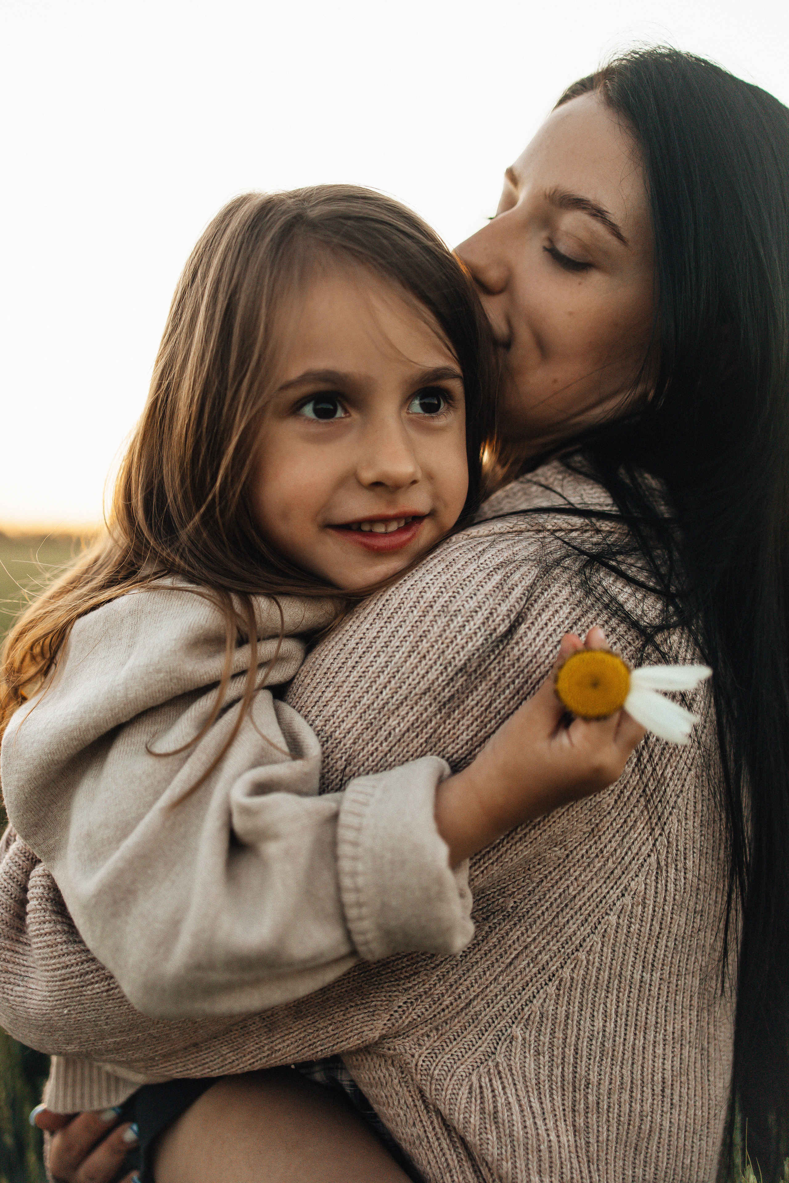Алёна и Василиса, летний закат в поле. Семейный и детский фотограф, таганрог, ростов-на-дону