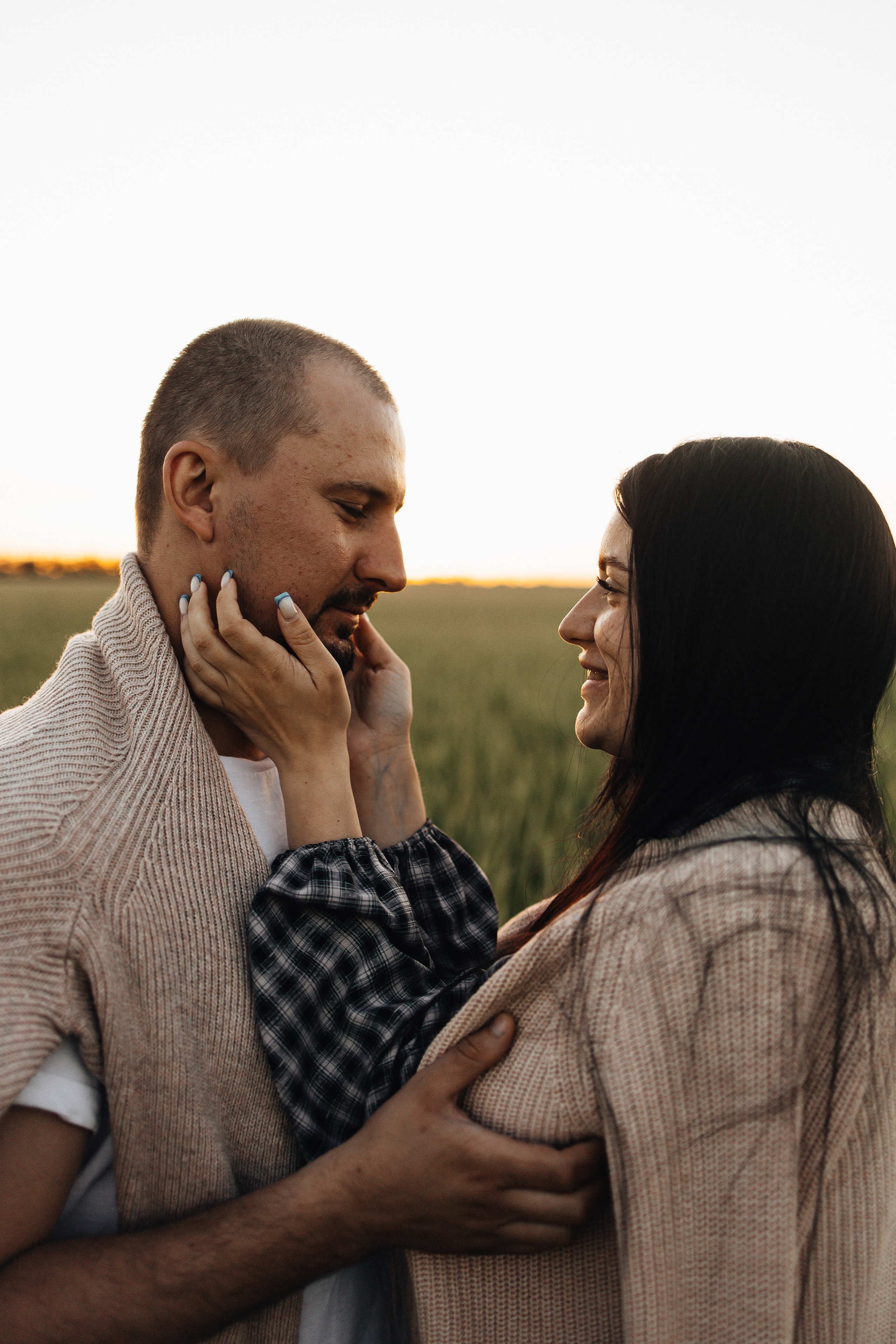Алёна и Василиса, летний закат в поле. Семейный и детский фотограф, таганрог, ростов-на-дону