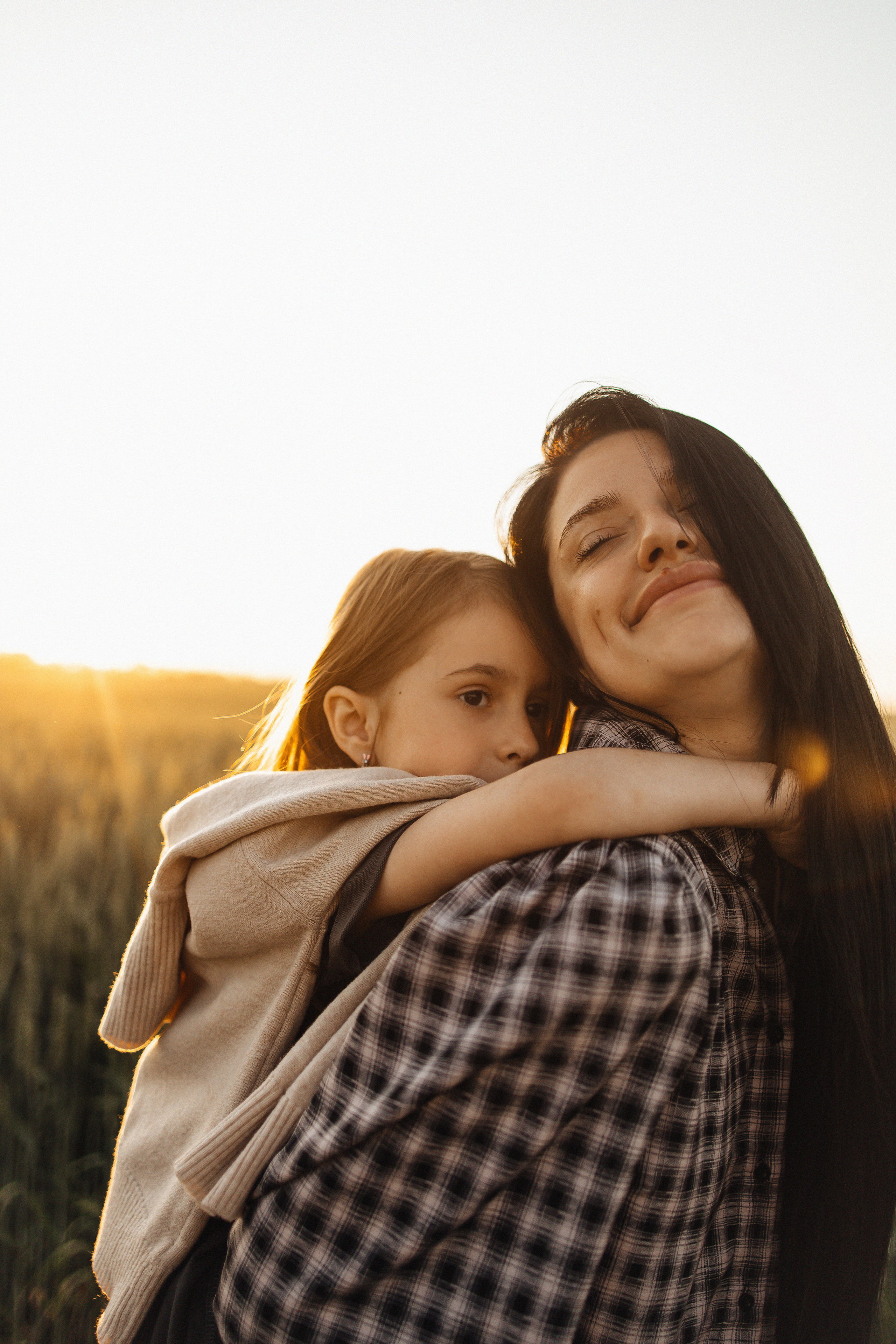 Алёна и Василиса, летний закат в поле. Семейный и детский фотограф, таганрог, ростов-на-дону