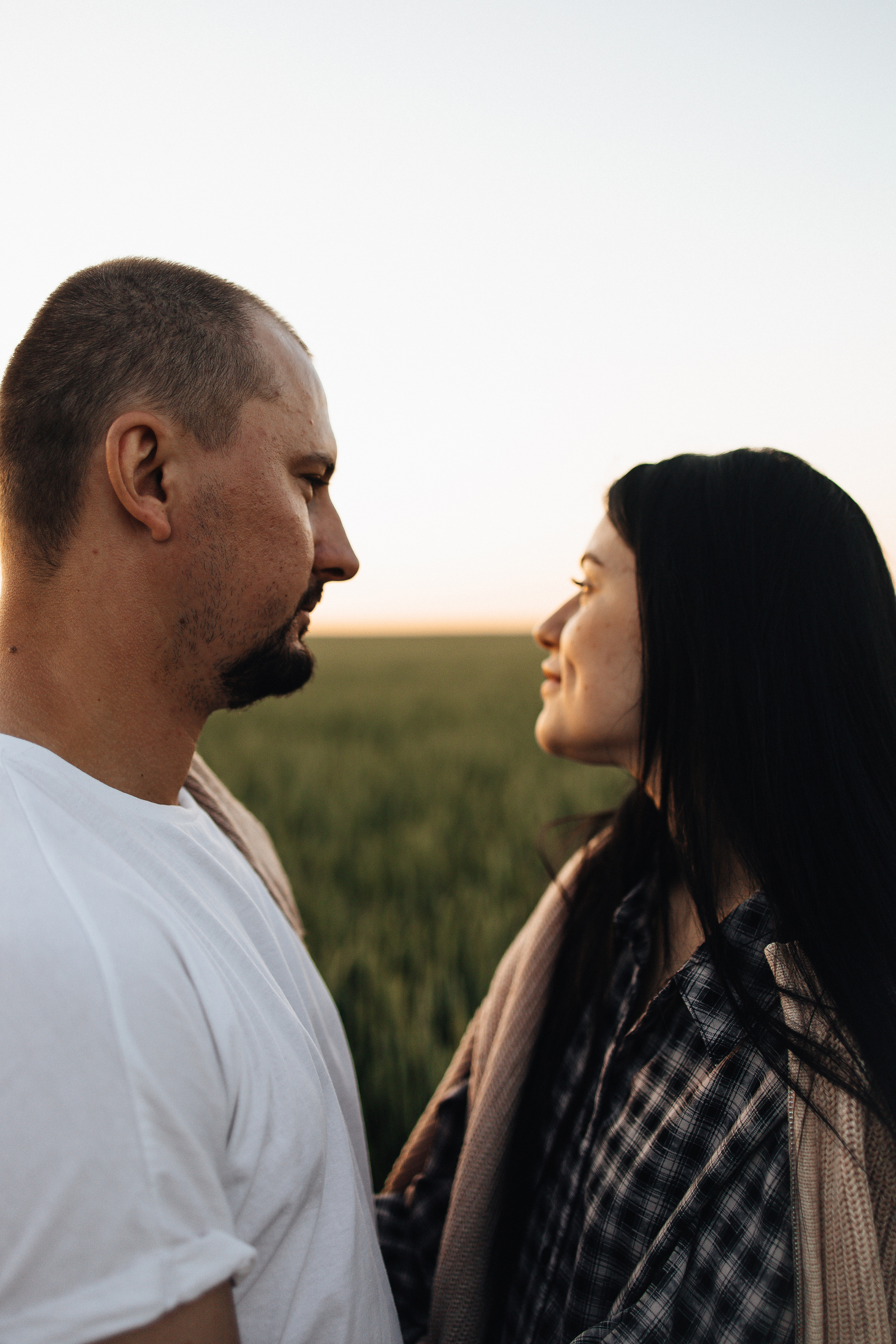 Алёна и Василиса, летний закат в поле. Семейный и детский фотограф, таганрог, ростов-на-дону