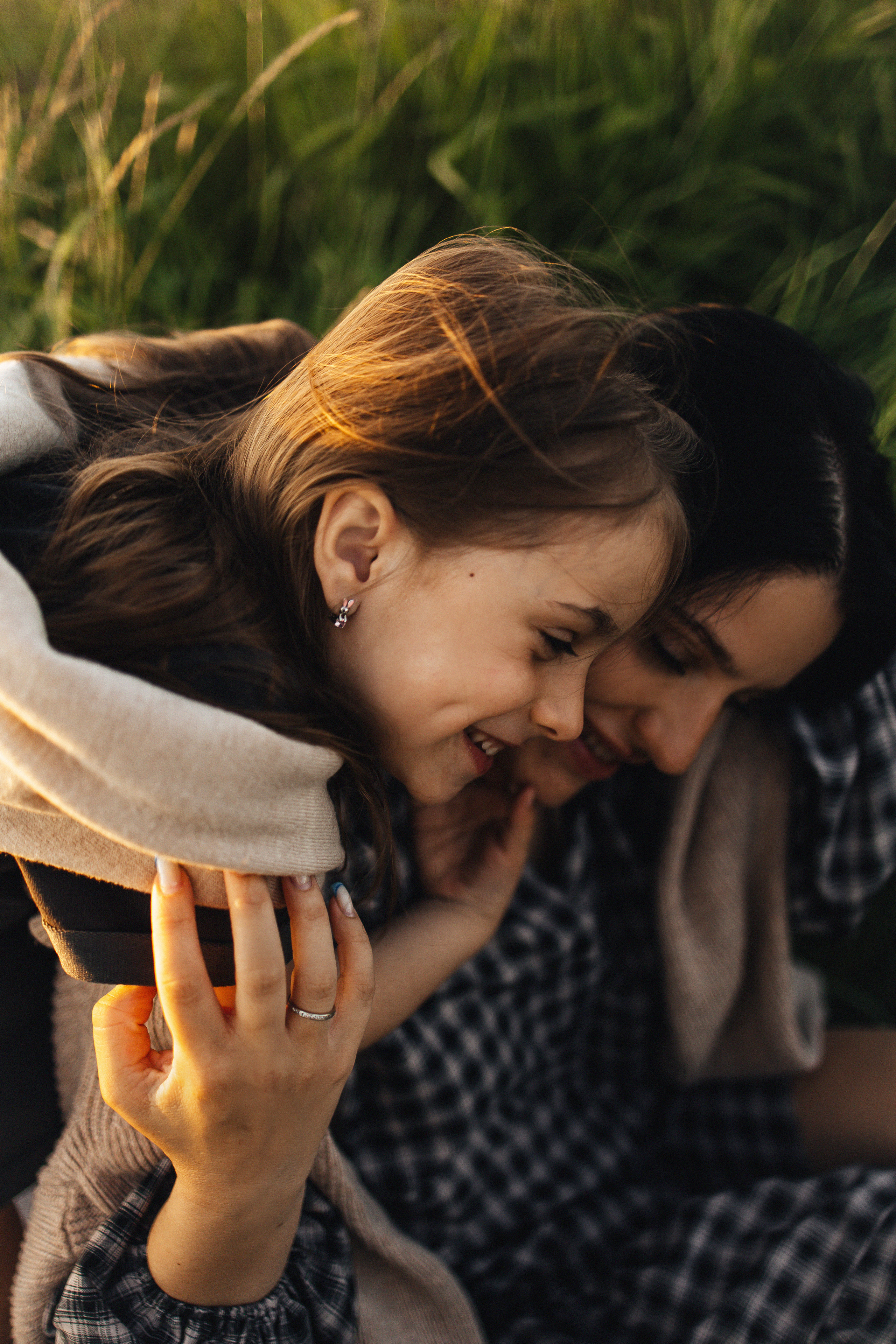Алёна и Василиса, летний закат в поле. Семейный и детский фотограф, таганрог, ростов-на-дону
