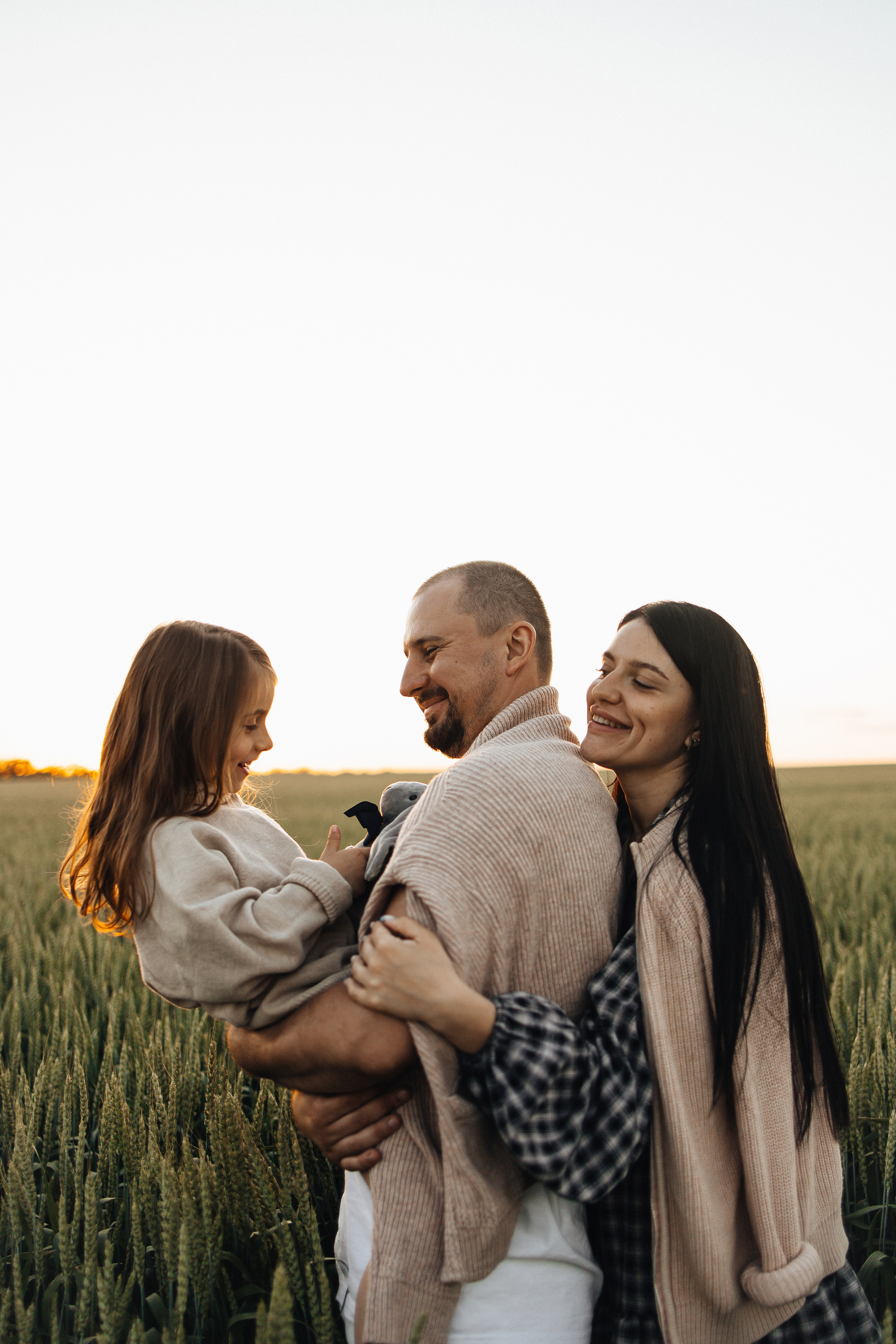 Алёна и Василиса, летний закат в поле. Семейный и детский фотограф, таганрог, ростов-на-дону