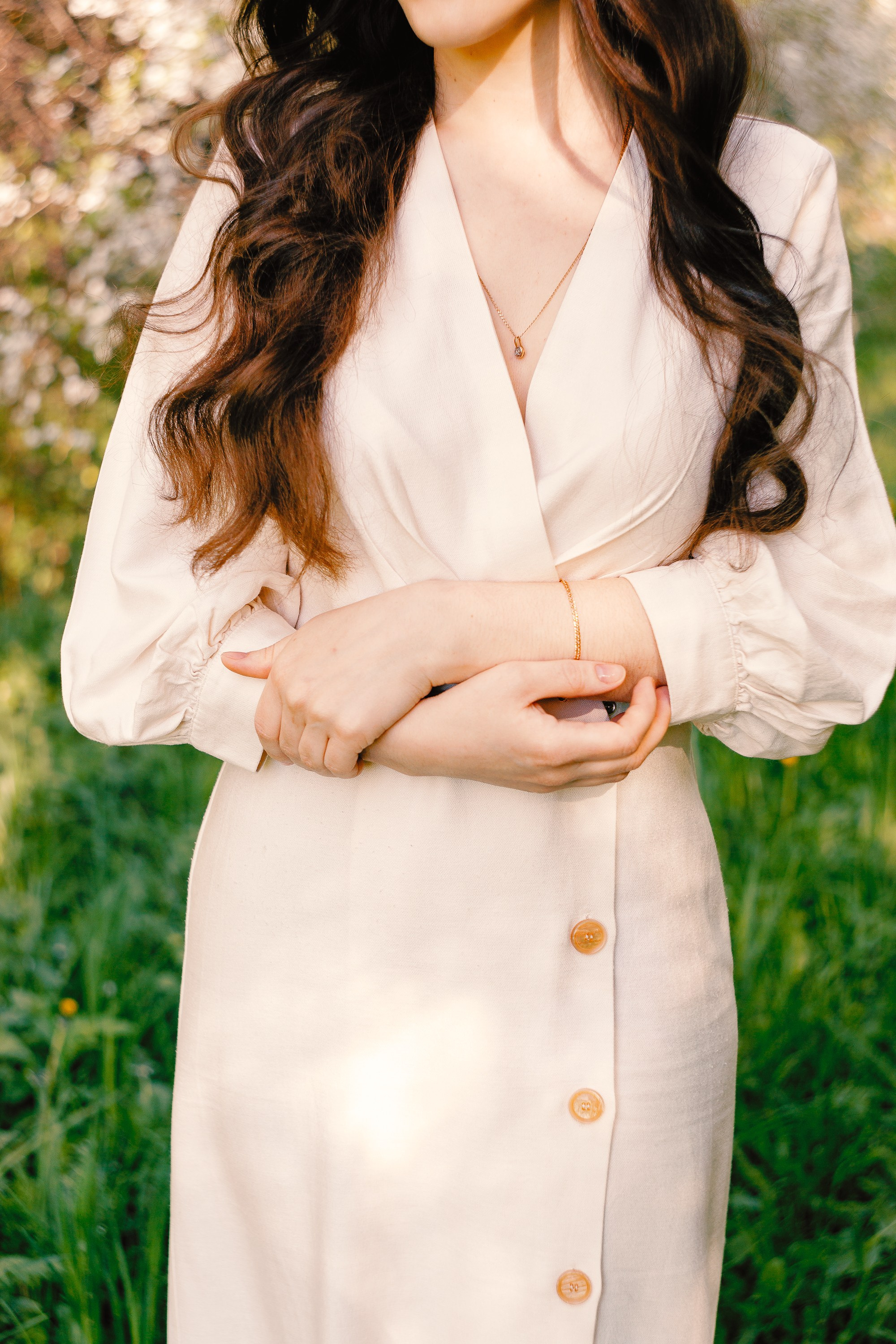 Индивидуальная фотосессия в Коломенском парке в цветущих деревьях.