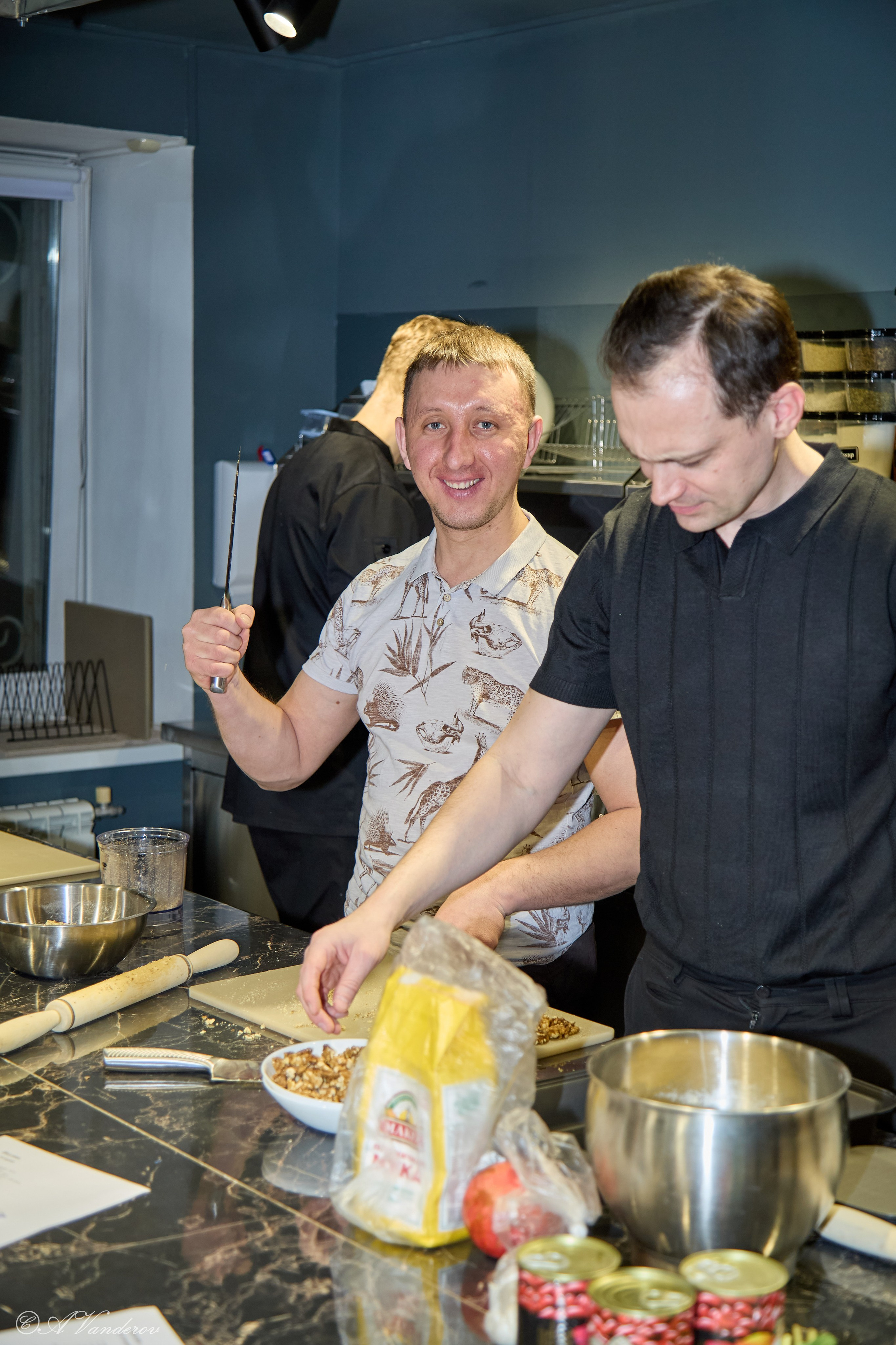 Мужские разговоры на кухне. Фотограф Омск | Александр Вандеров