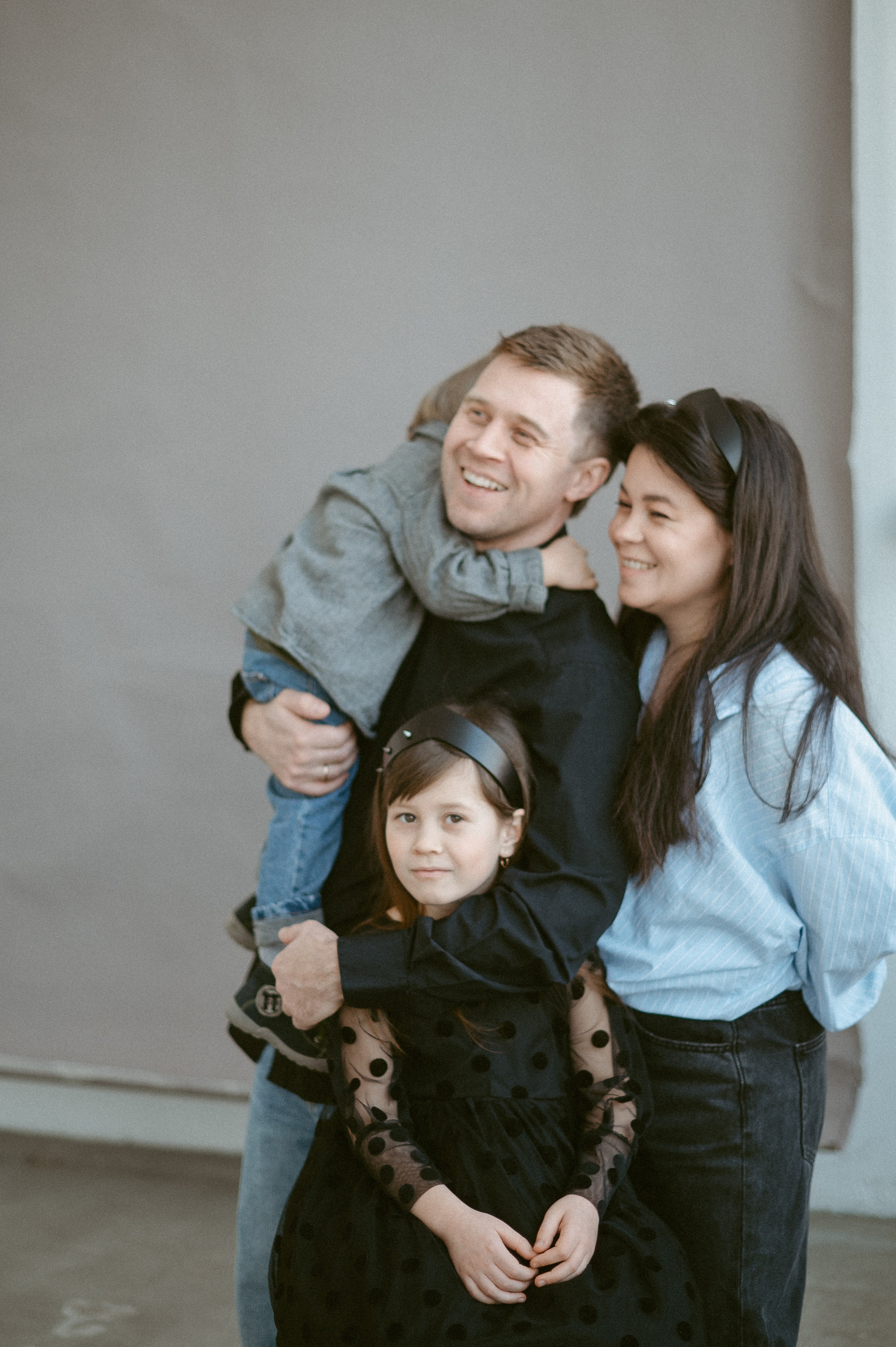 Семейная фотосессия в студии. Свадебный фотограф в Ярославле Денис Медоваров