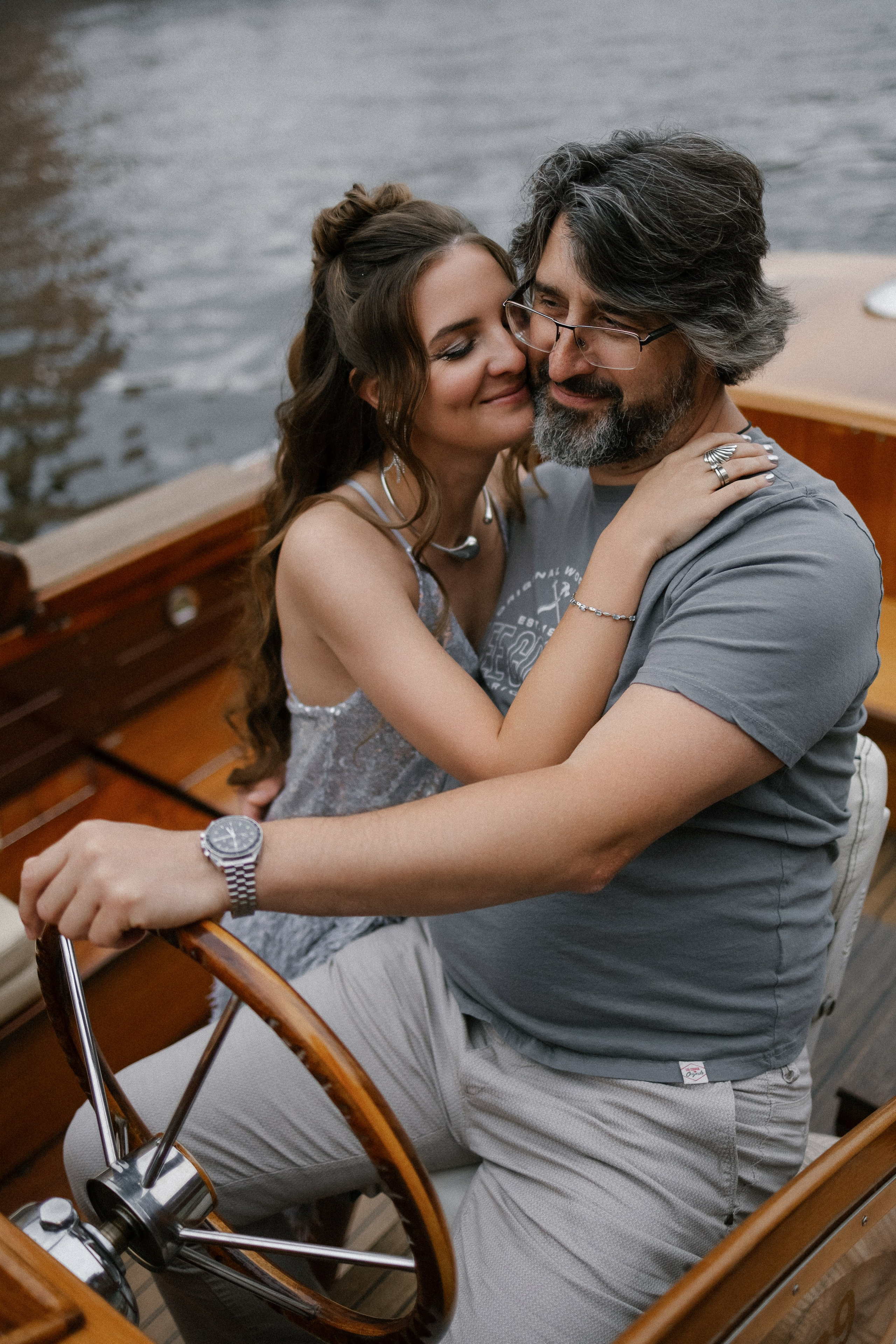 Прогулка на венецианском катере. Свадебный фотограф в Санкт-Петербурге Ксения Кобышева