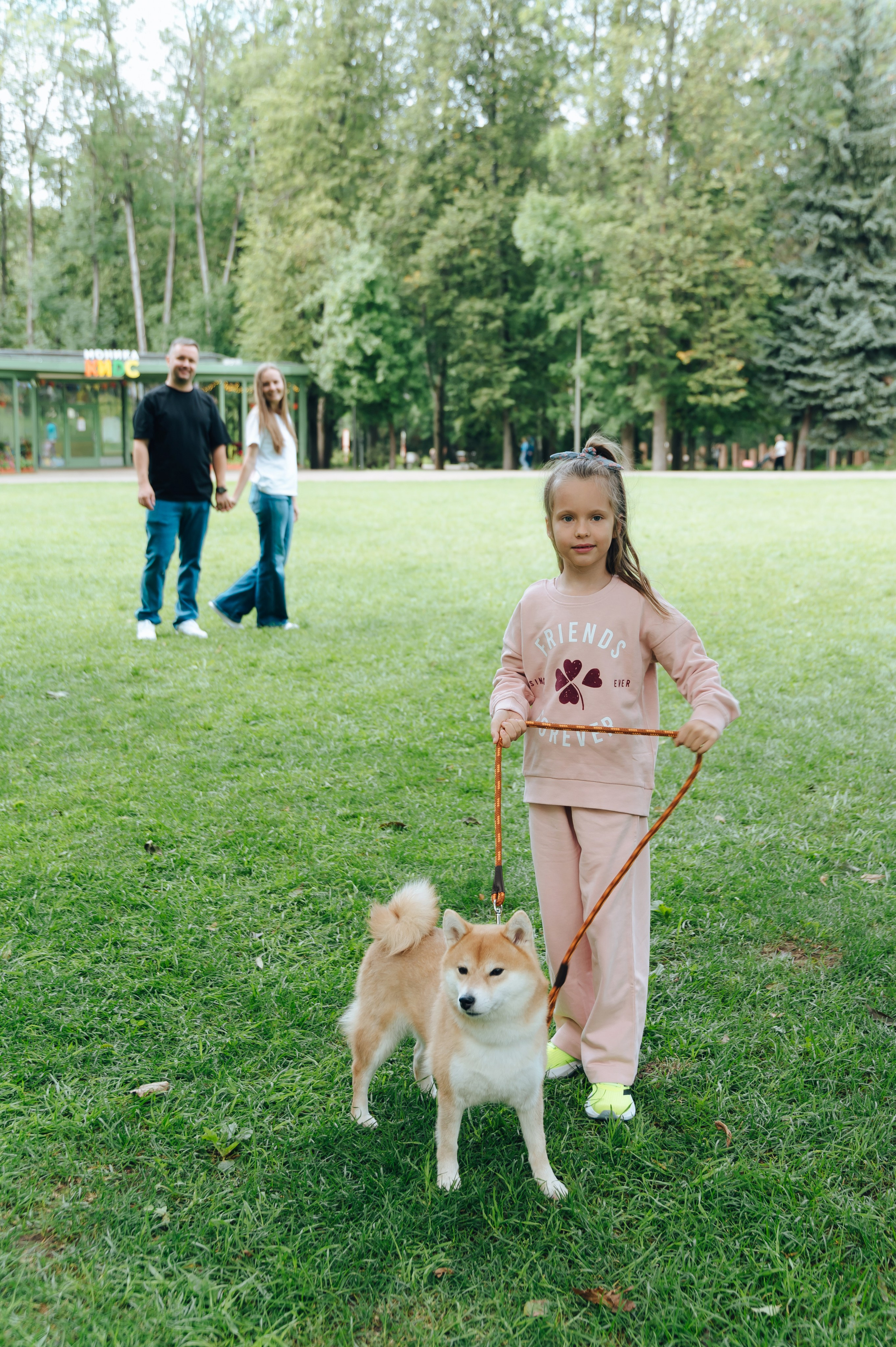 Трое в парке и меховой шар. Детский и семейный фотограф Катерина Мишина