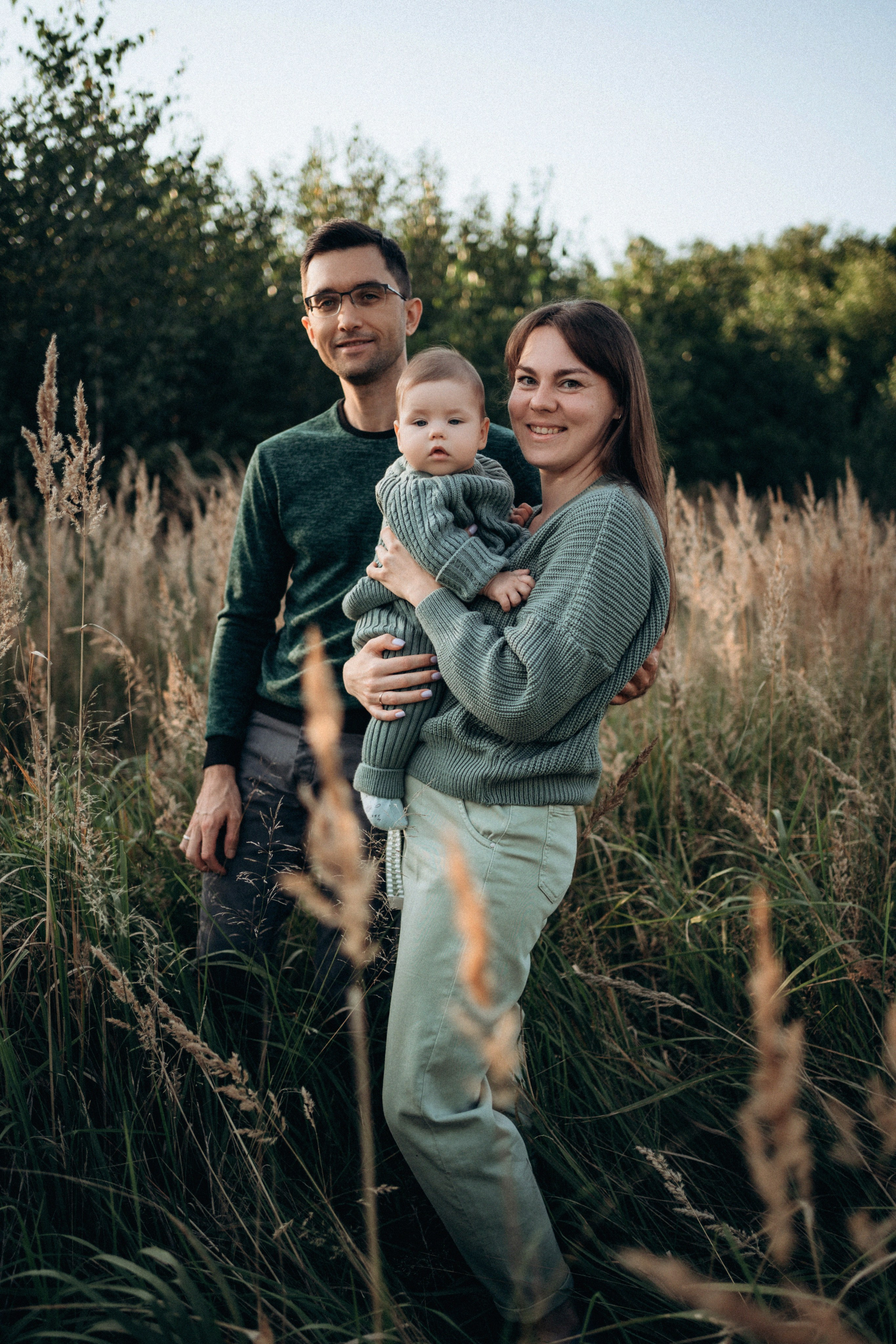 Прогулка в поле. Фотограф новорожденных и малышей до года в Москве Анастасия Соколова