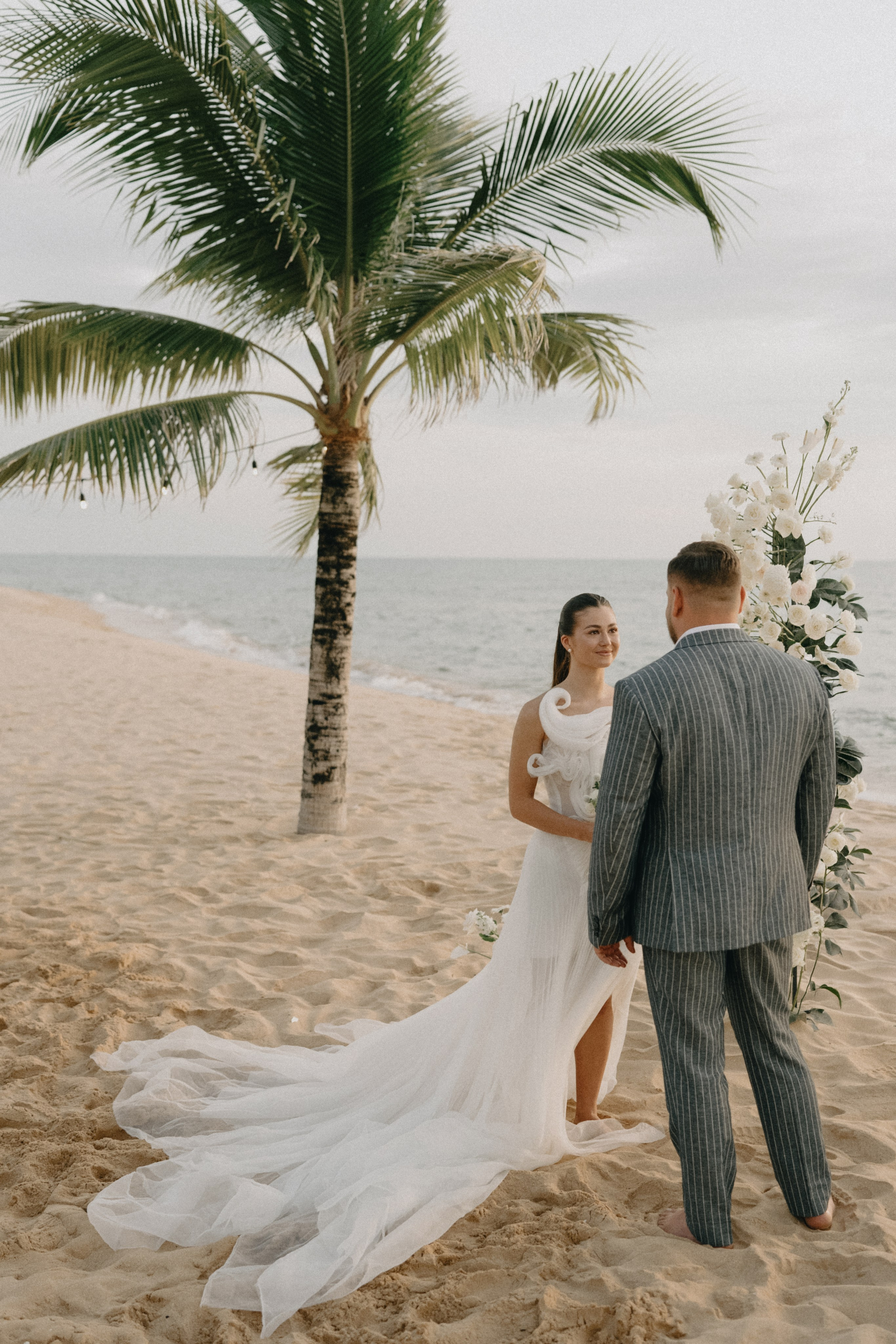 Иван & Анастасия. La Marée wedding agency Свадебное агентство на Фукуоке, Вьетнам — организация свадеб, декор, координация и помощь парам для идеального дня