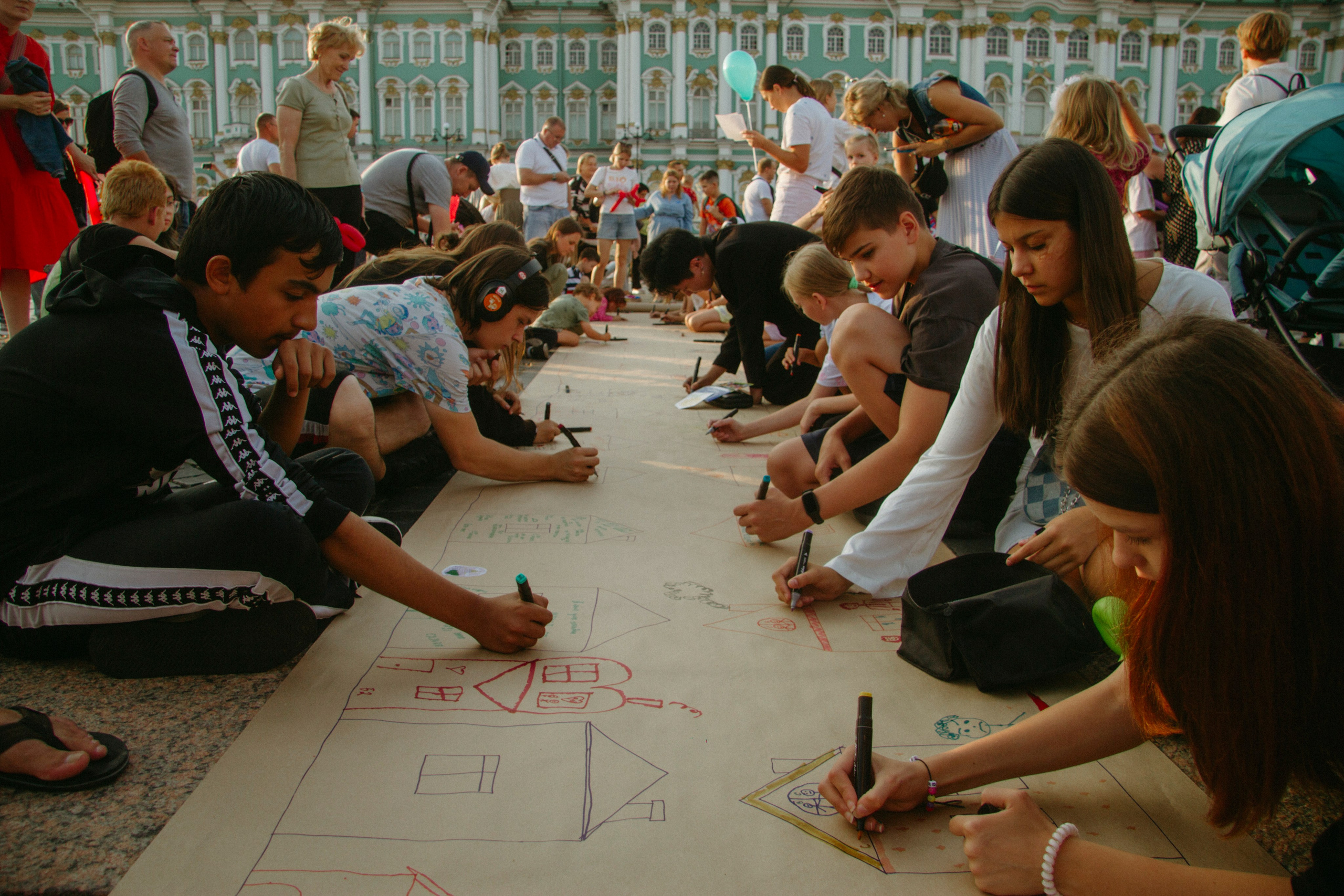 Благотворительный фестиваль "Будь с городом" на Дворцовой площади