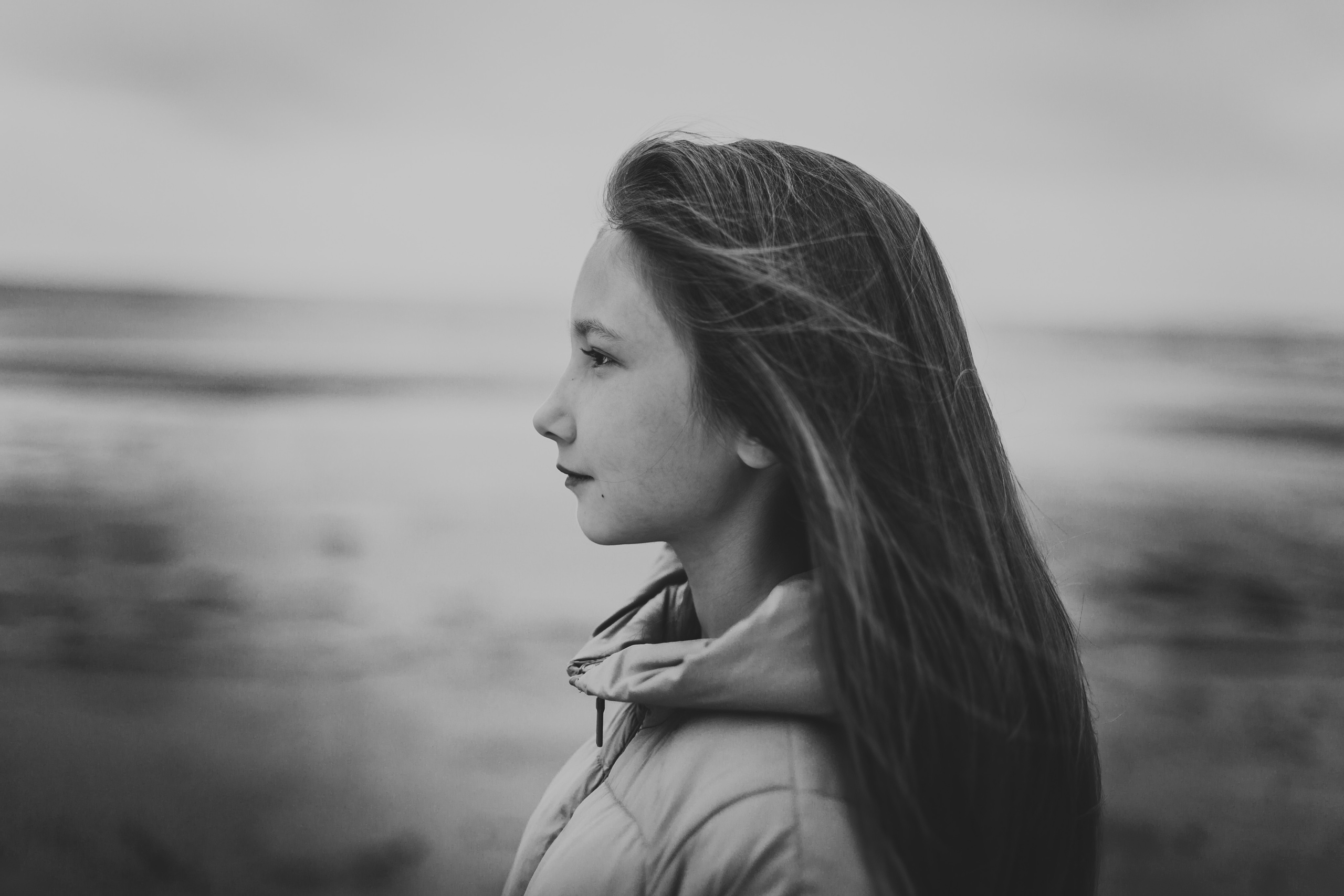 Осенняя фотосессия мамы, папы, дочки и сына на Финском заливе. Детский, свадебный и семейный фотограф Юлия Курбатова, Санкт-Петербург