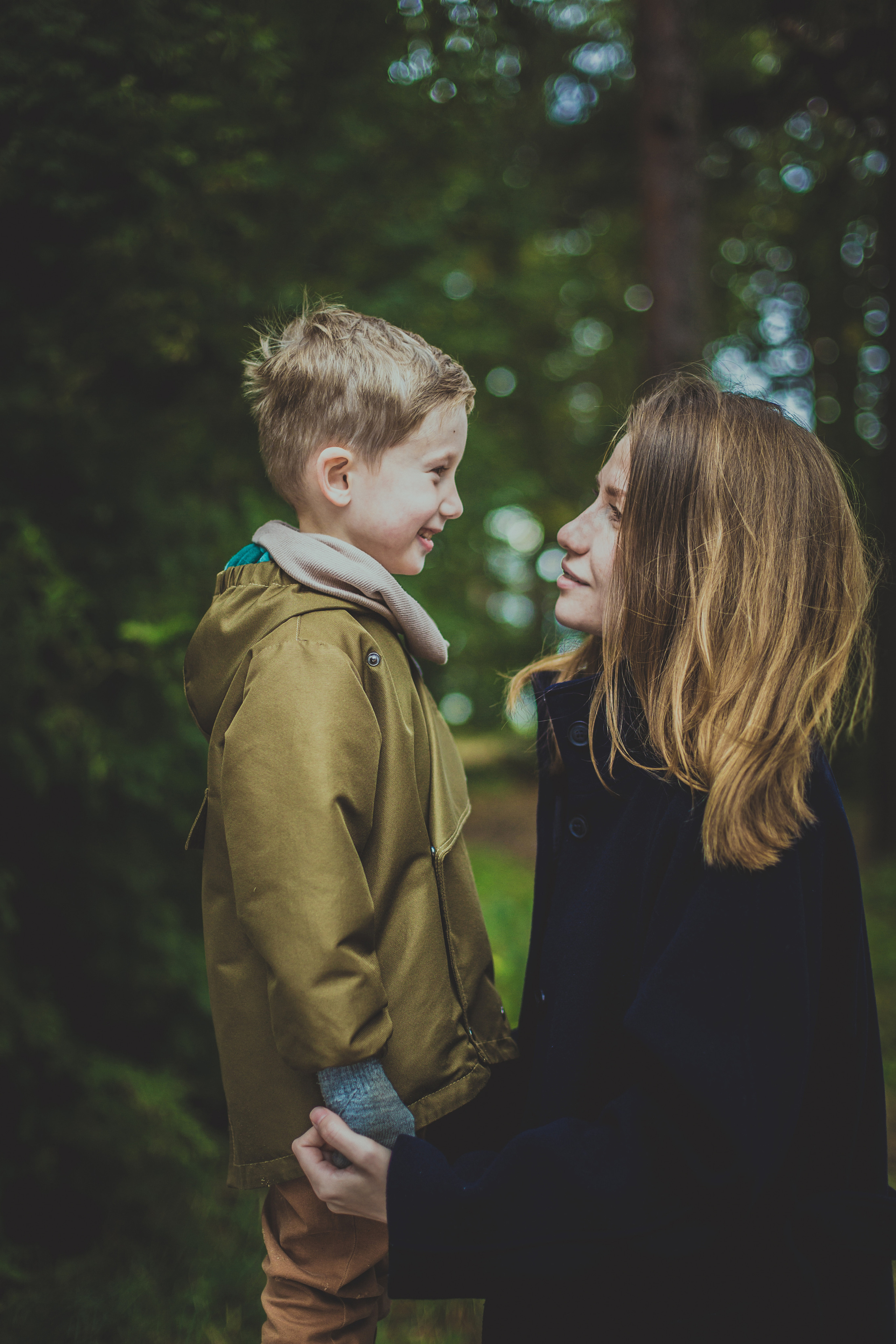 Осенняя фотосессия мамы, папы, дочки и сына на Финском заливе. Детский, свадебный и семейный фотограф Юлия Курбатова, Санкт-Петербург
