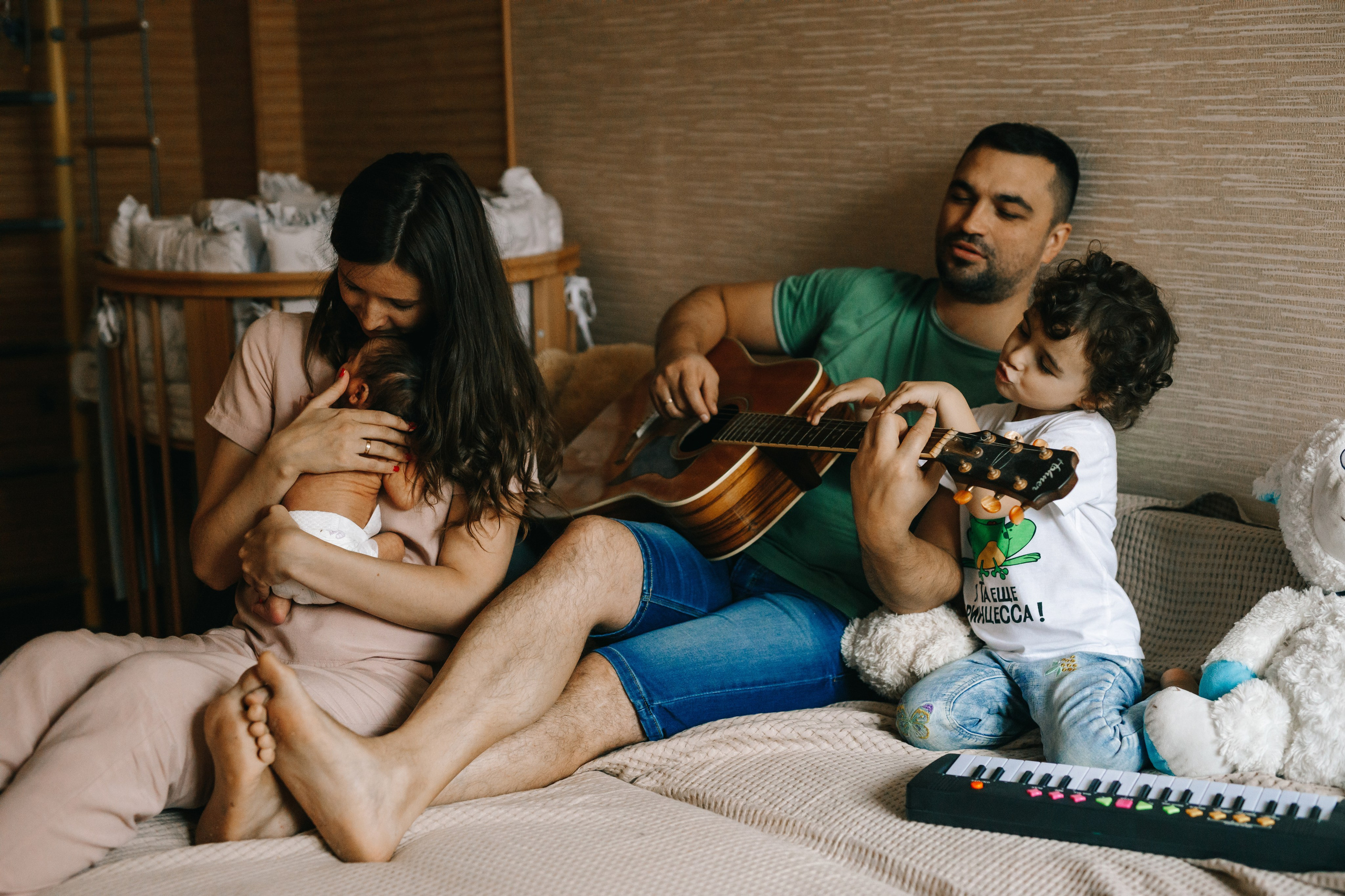 Пример семейной фотосессии дома. Дмитрий Мартьянов семейный фотограф в Санкт-Петербурге