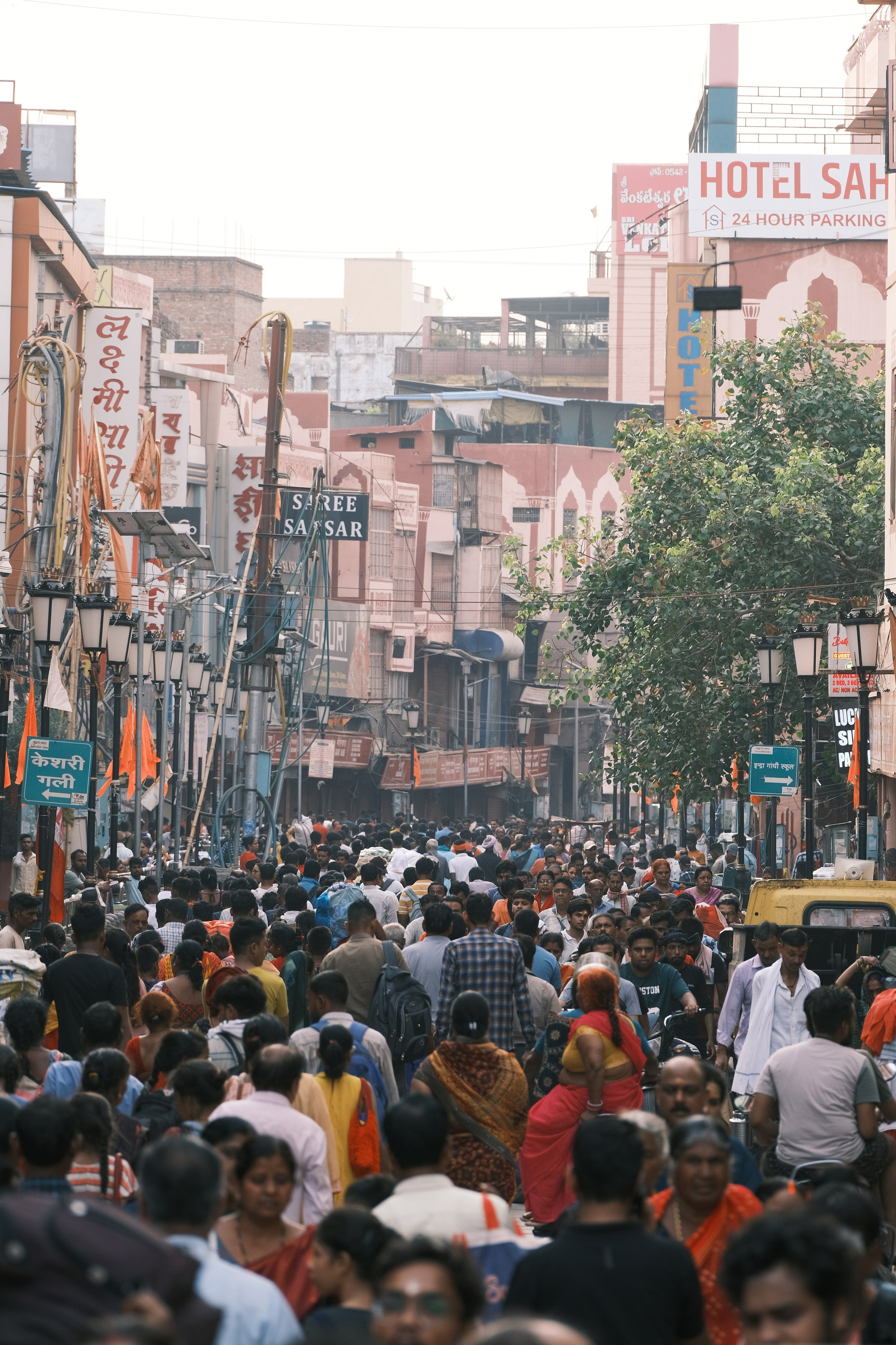 VARANASI. Https://www.instagram.com/paparrazzio