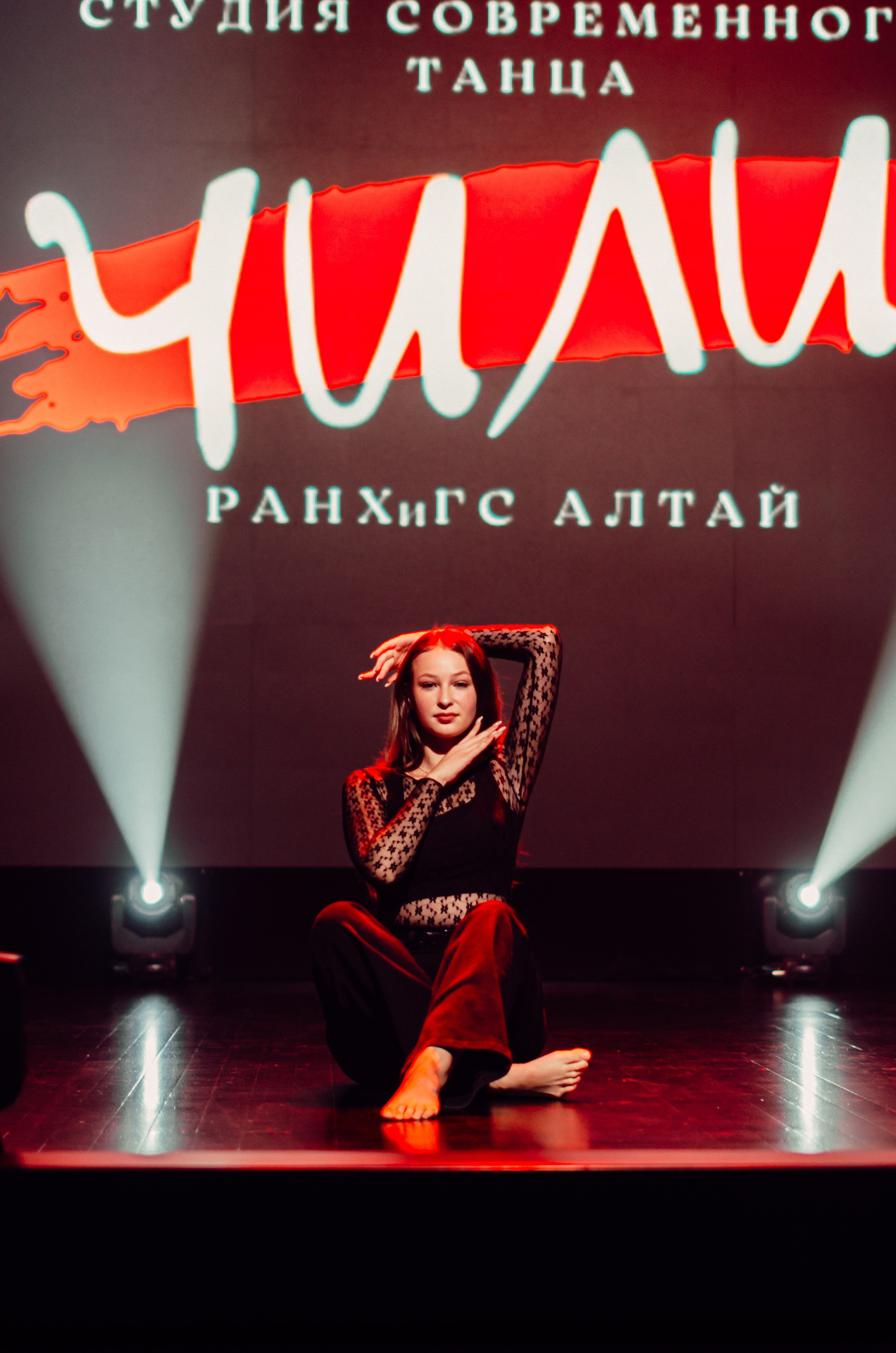 Групповая фотосъемка танцевального коллектива. Денисова Аля — фотограф для парных съемок и индивидуальных историй в Барнауле