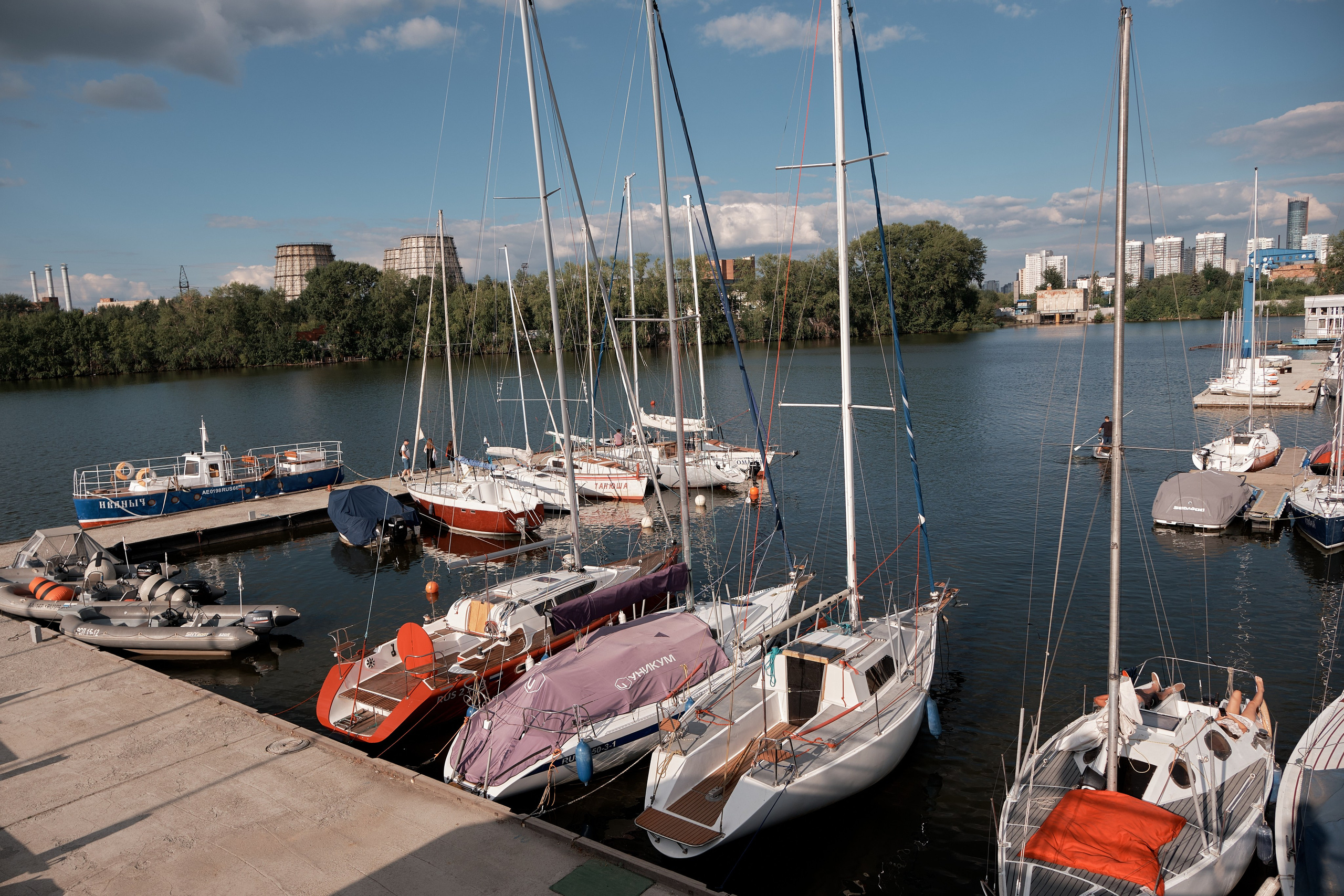 Яхта парус. Свадьба. Свадебный и портретный фотограф в Екатеринбурге Александр Блюденов