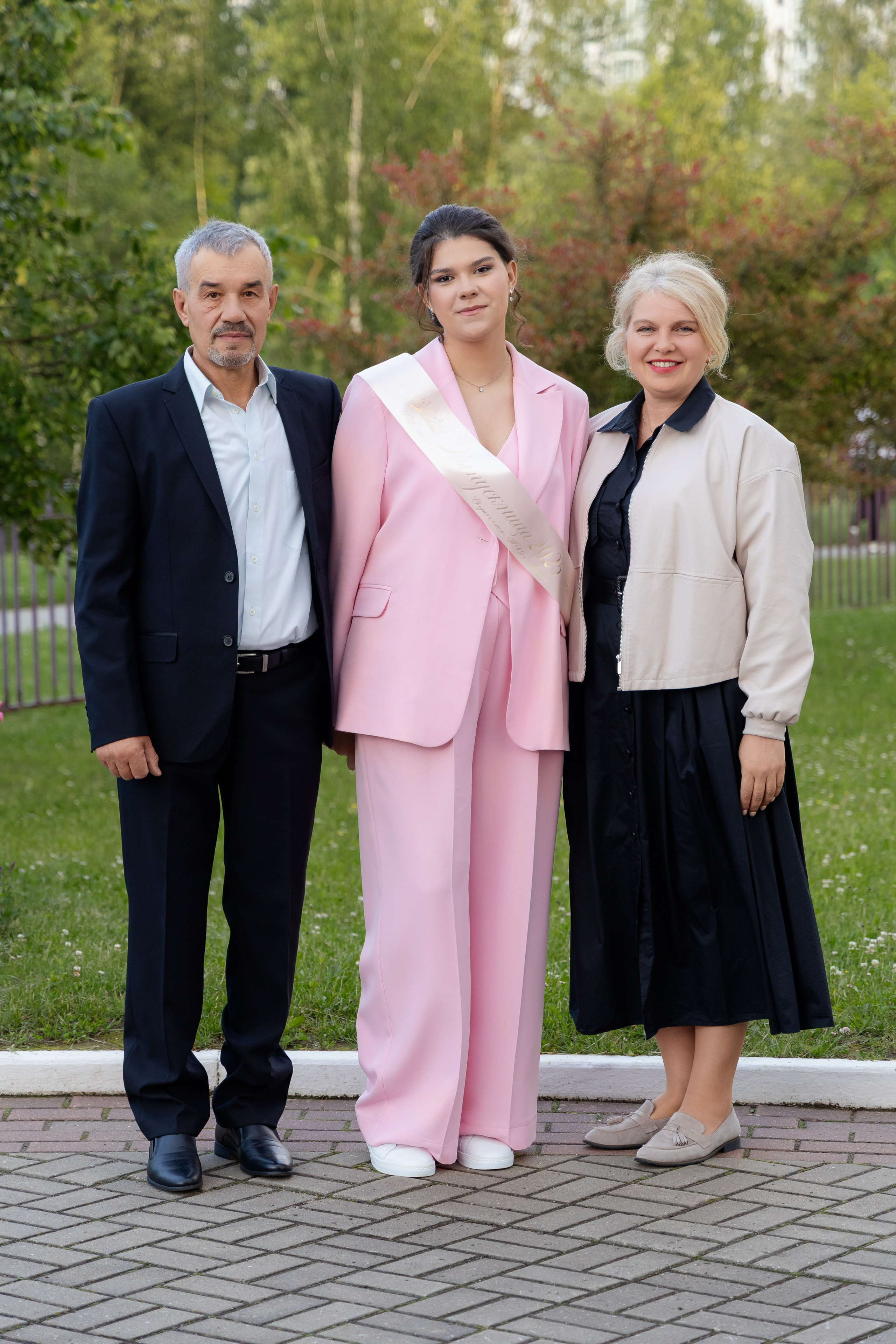 Школьный выпускной 2025 год в Минске, Беларуси. Свадебный фотограф в Минске/Беларуси Сергей Спиридонов