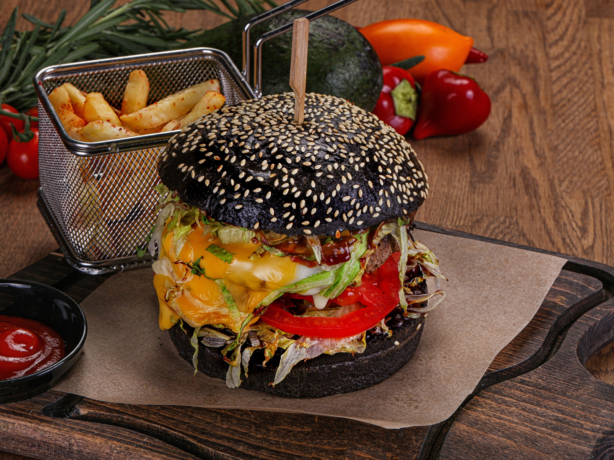 Фотосъемка бургеров и гамбургеров. Заказ по тел.: +7 (906) 006-90-22. Фуд-фотограф Андрей Старостин — съемка еды в Москве. 9000 руб. в час