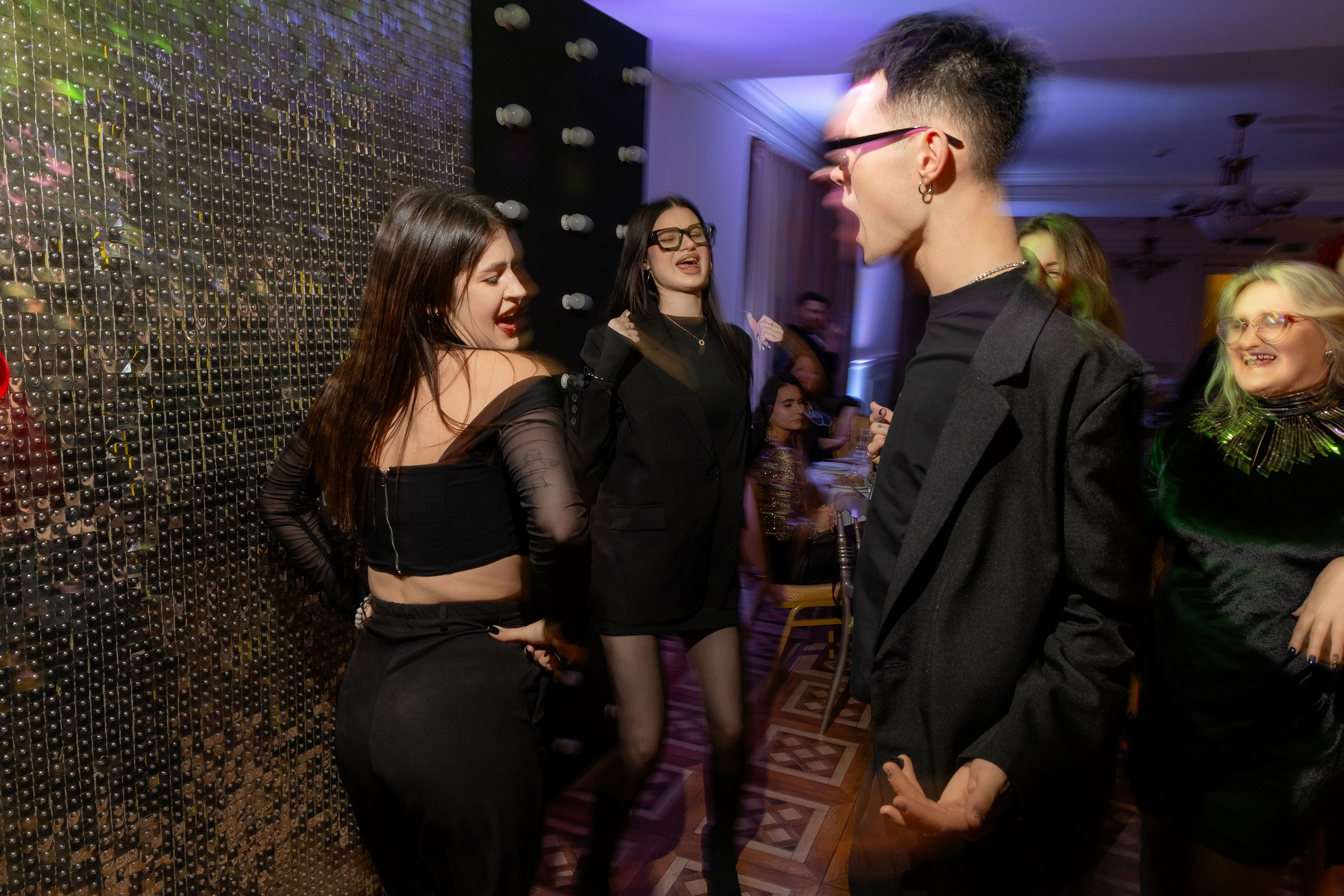 Корпоративная фотосъемка для кафе GARAGE | Новый год 2025 | Минск. Свадебный фотограф в Минске/Беларуси Сергей Спиридонов