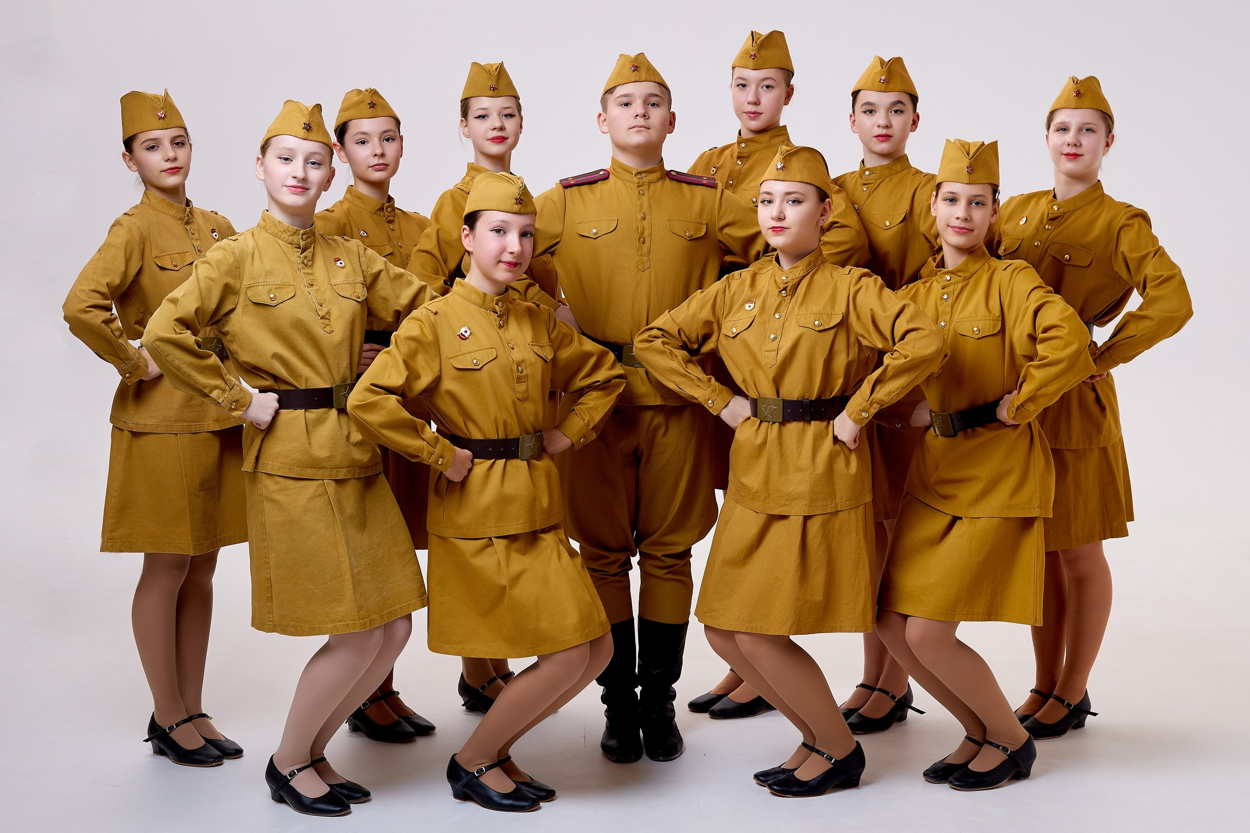 Коллективы студия. Выпускные альбомы в Симферополе, семейные фотосессии в Крыму, свадебный фотограф Симферополь