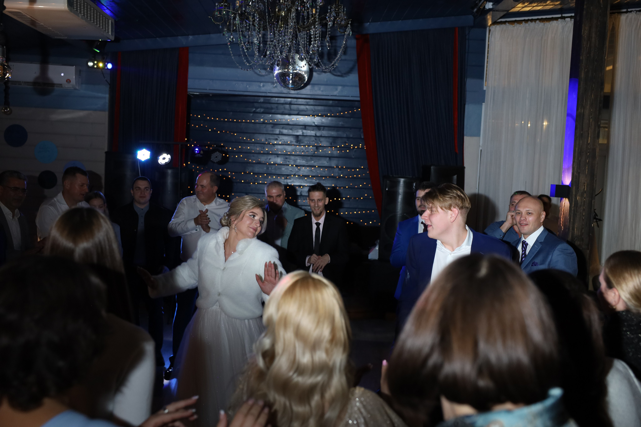 𝒜𝓇𝓉𝑒𝓂 & 𝐿𝓎𝓊𝓈𝓎𝒶 (𝓇𝑒𝓈𝓉𝒶𝓊𝓇𝒶𝓃𝓉). 𝑀𝑜𝓈𝒸𝑜𝓌. Свадебный фотограф в Санкт-Петербурге