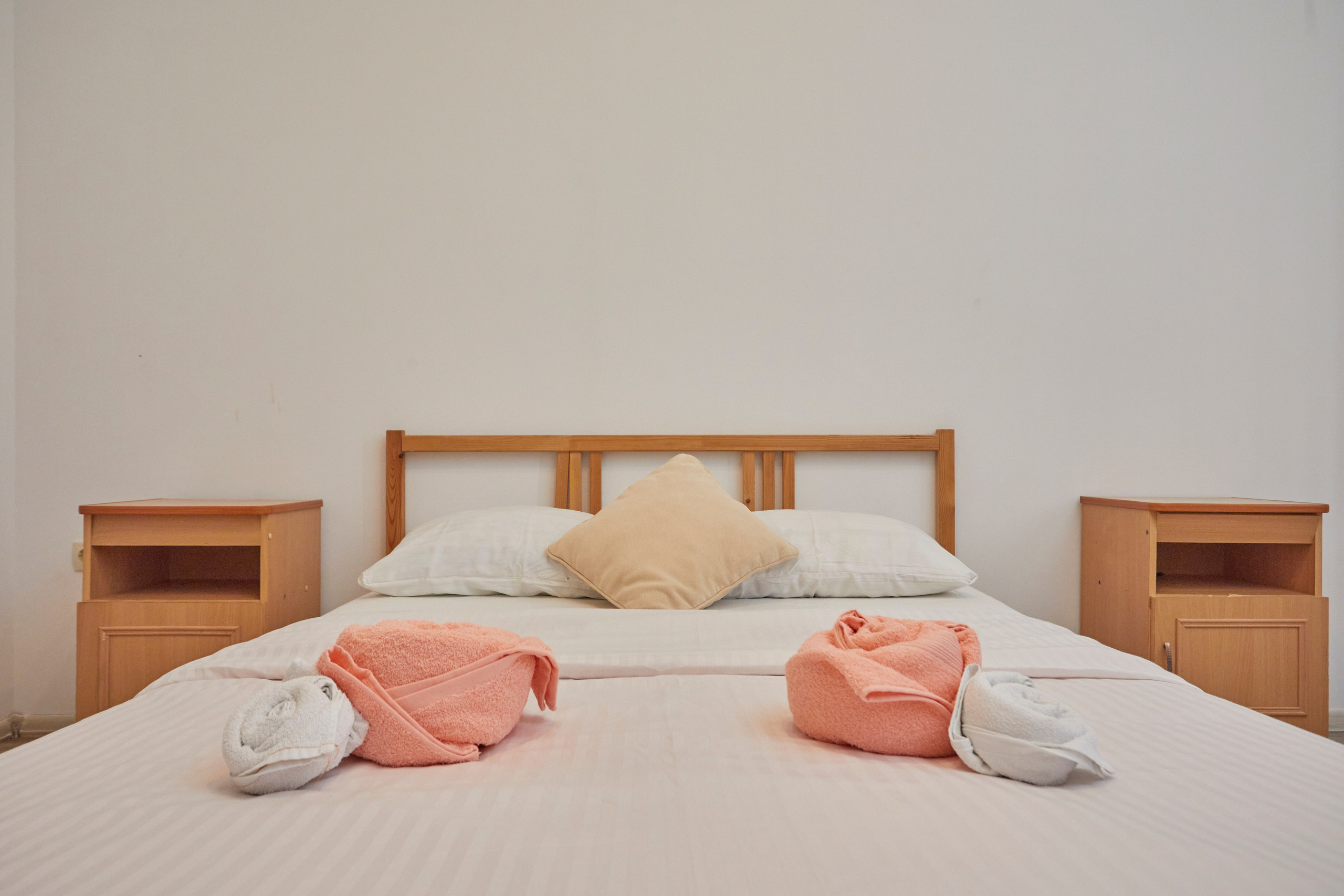 фотосъемка интерьеров гостиницпрофессиональный фотограф отелейпродающие фото для яндекса островок Островок, Суточно.ру, Твил, Отелло, Яндекс.Путешествия, Travelata , Hotellook фотограф для отеляинтерьерная съемка номеровфотосъемка апартаментоврекламное фото гостиниц