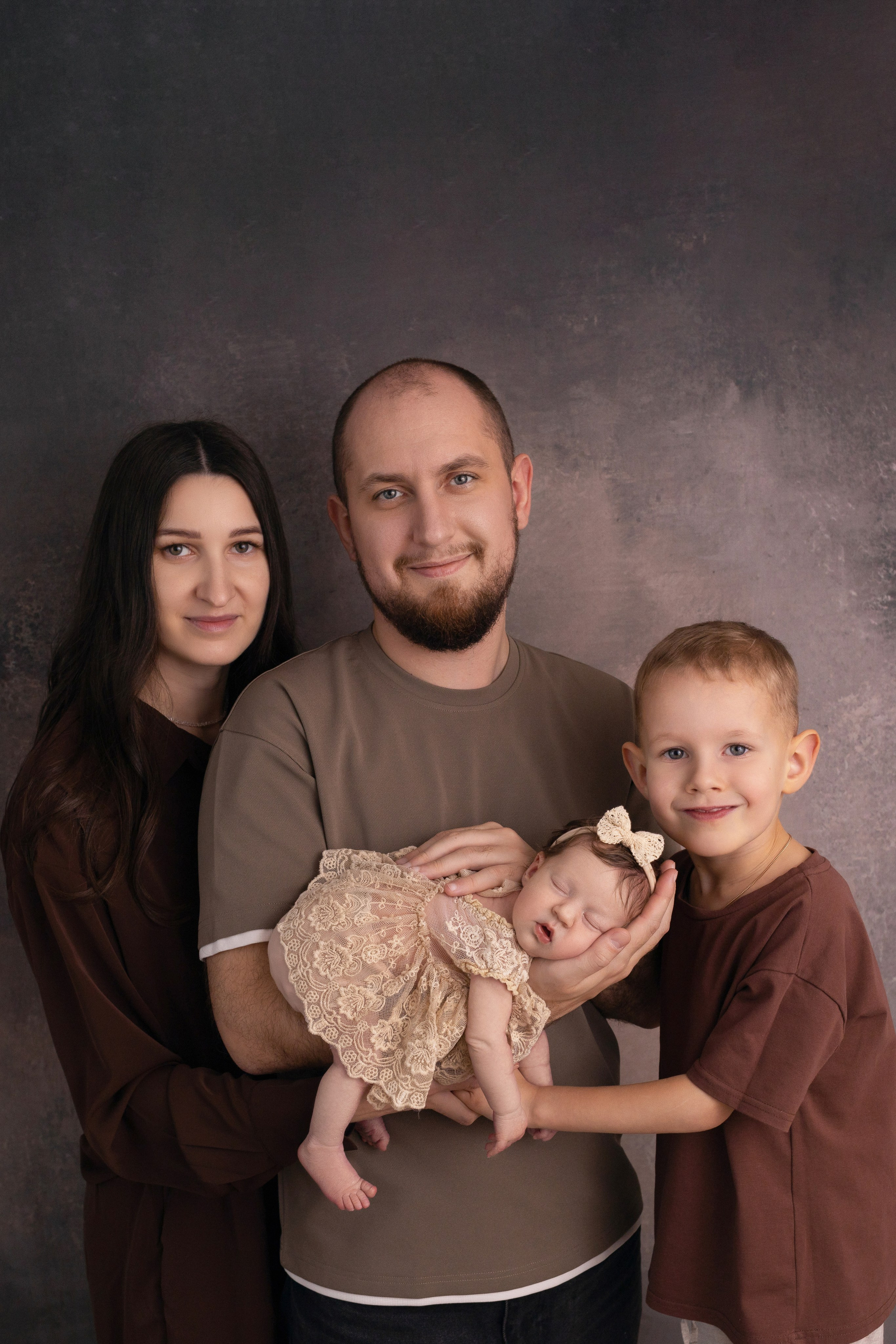 Семейные кадры от Elvira Kamaeva. Фотограф новорожденных малышей в Омске и Омской области Эльвира Камаева