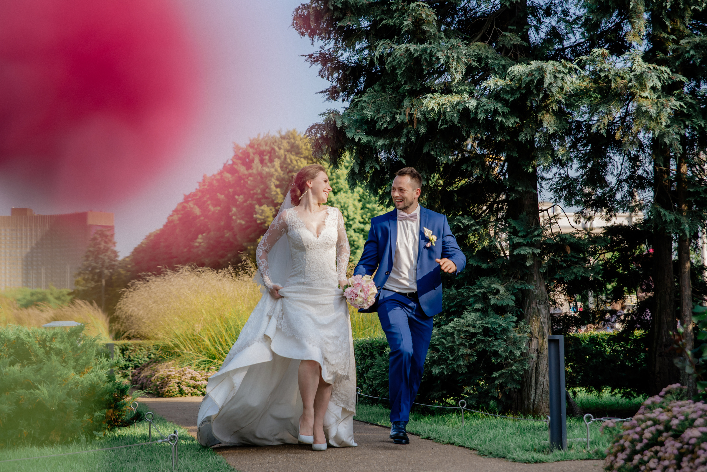 фотосъёмка, фотосессия свадебной прогулки на территории вднх летом