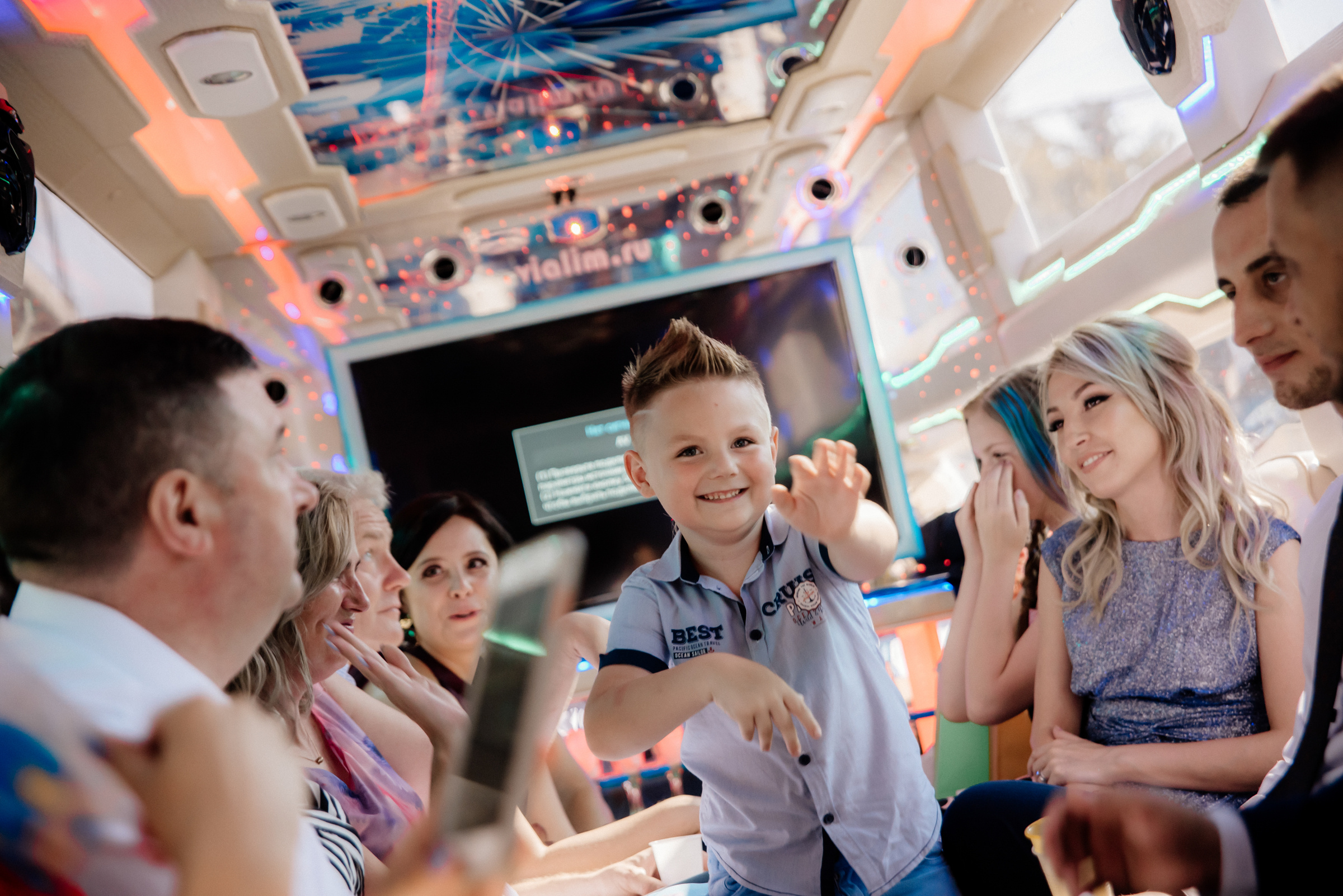 свадебная фотосъёмка в лимузине