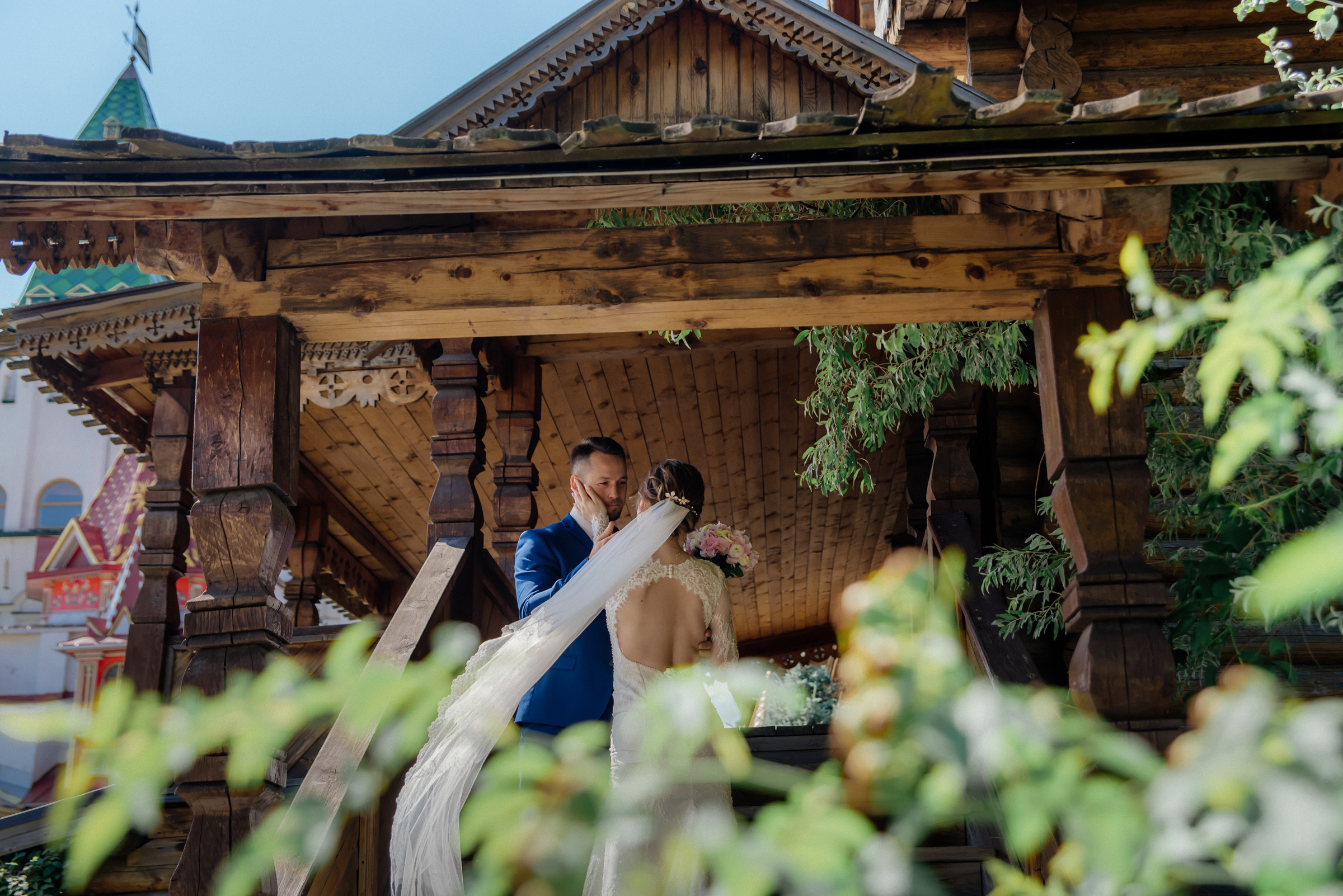 фотосъёмка свадебной прогулки на территории измайловского кремля