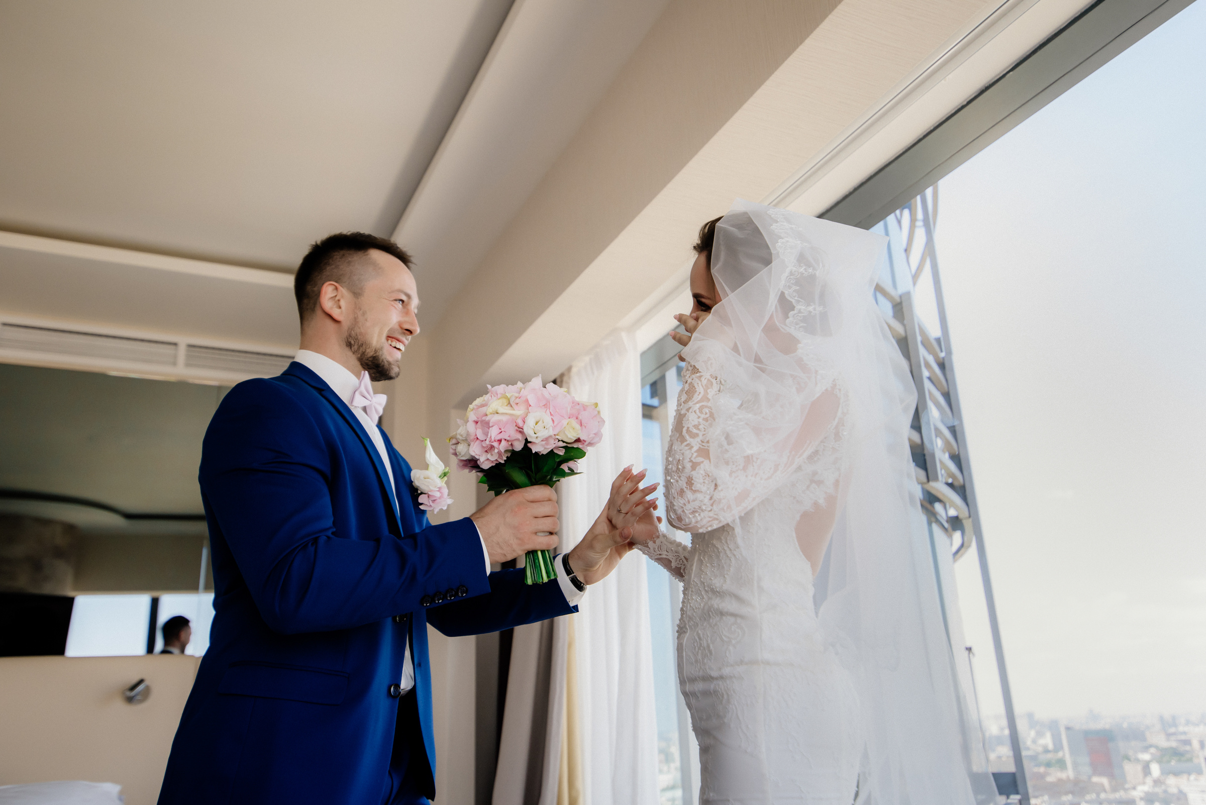 встреча жениха и невесты в отеле radisson в Москве