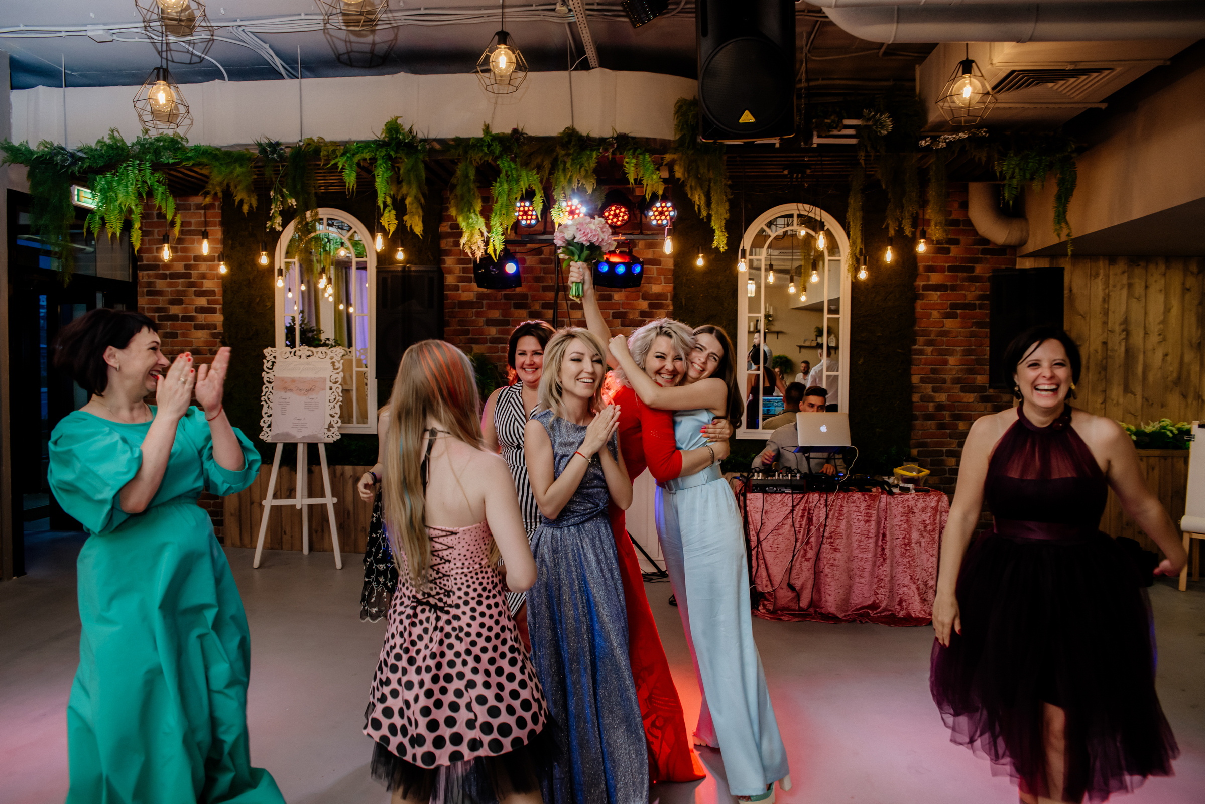 фотосъёмка и видеосъёмка свадебного банкета ya cafe на новодмитровской