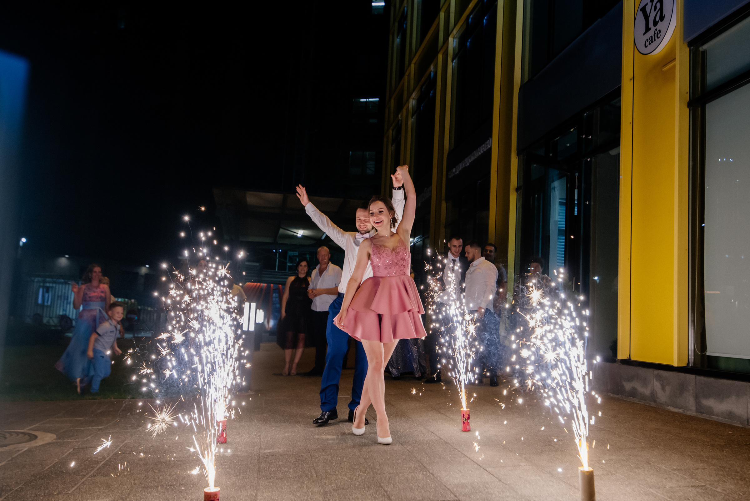 фотосъёмка молодоженов у фонтанов