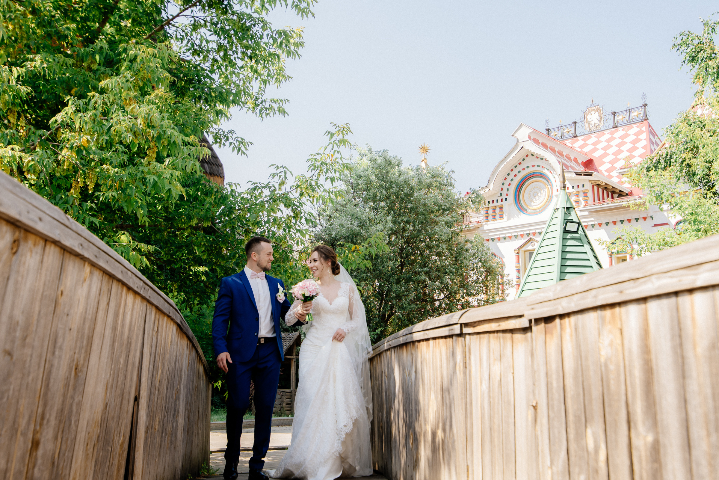 фотосъёмка свадебной прогулки на территории измайловского кремля