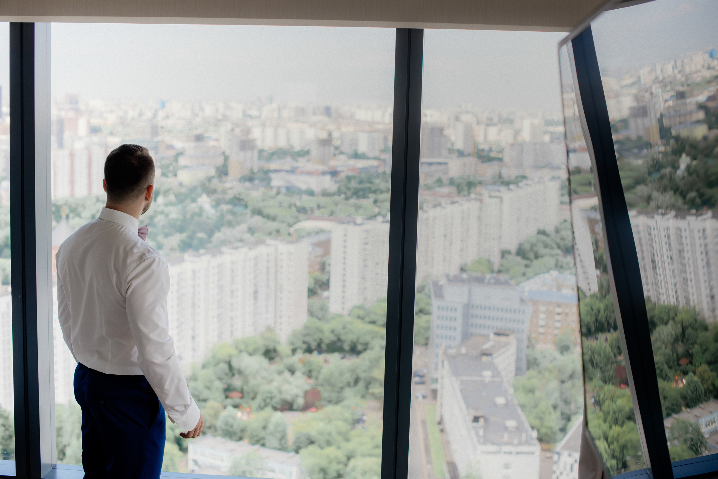 фотосъёмка сборы жениха в отеле radisson  в Москве