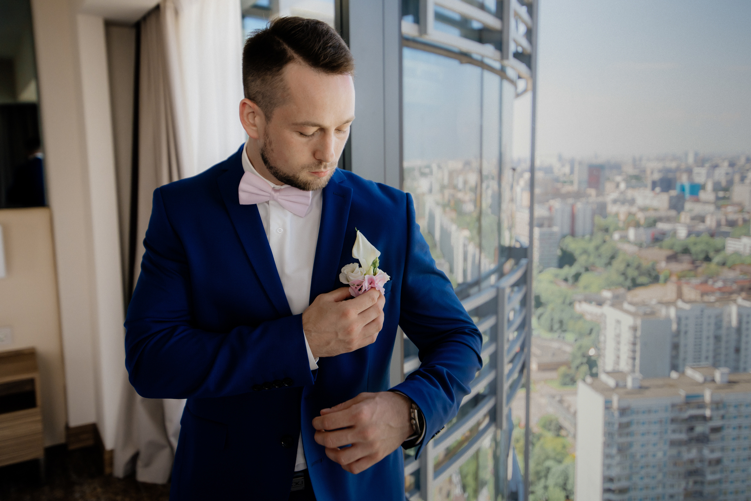 фотосъёмка сборы жениха в отеле radisson  в Москве