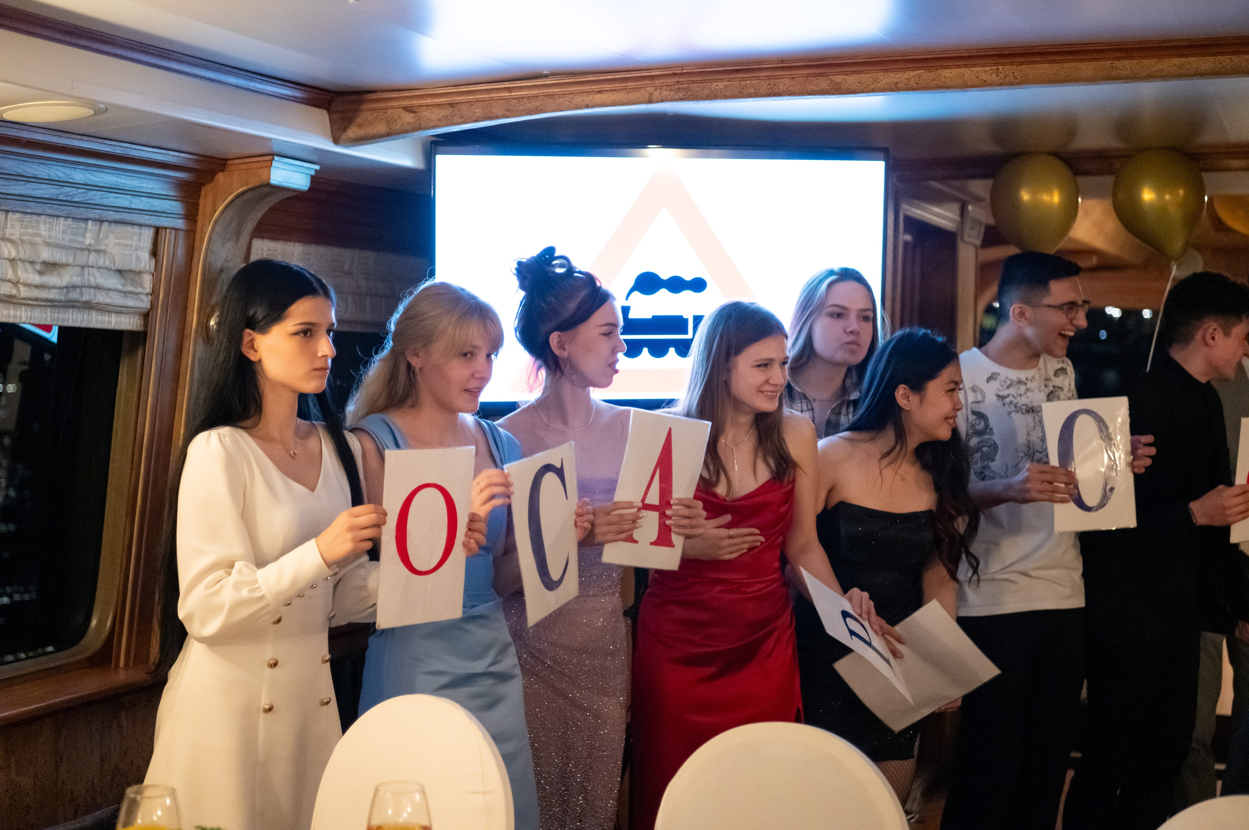 Выпускной вечер 11 класс на теплоходе. Детский и семейный фотограф г. Москва Оксана Катаджи