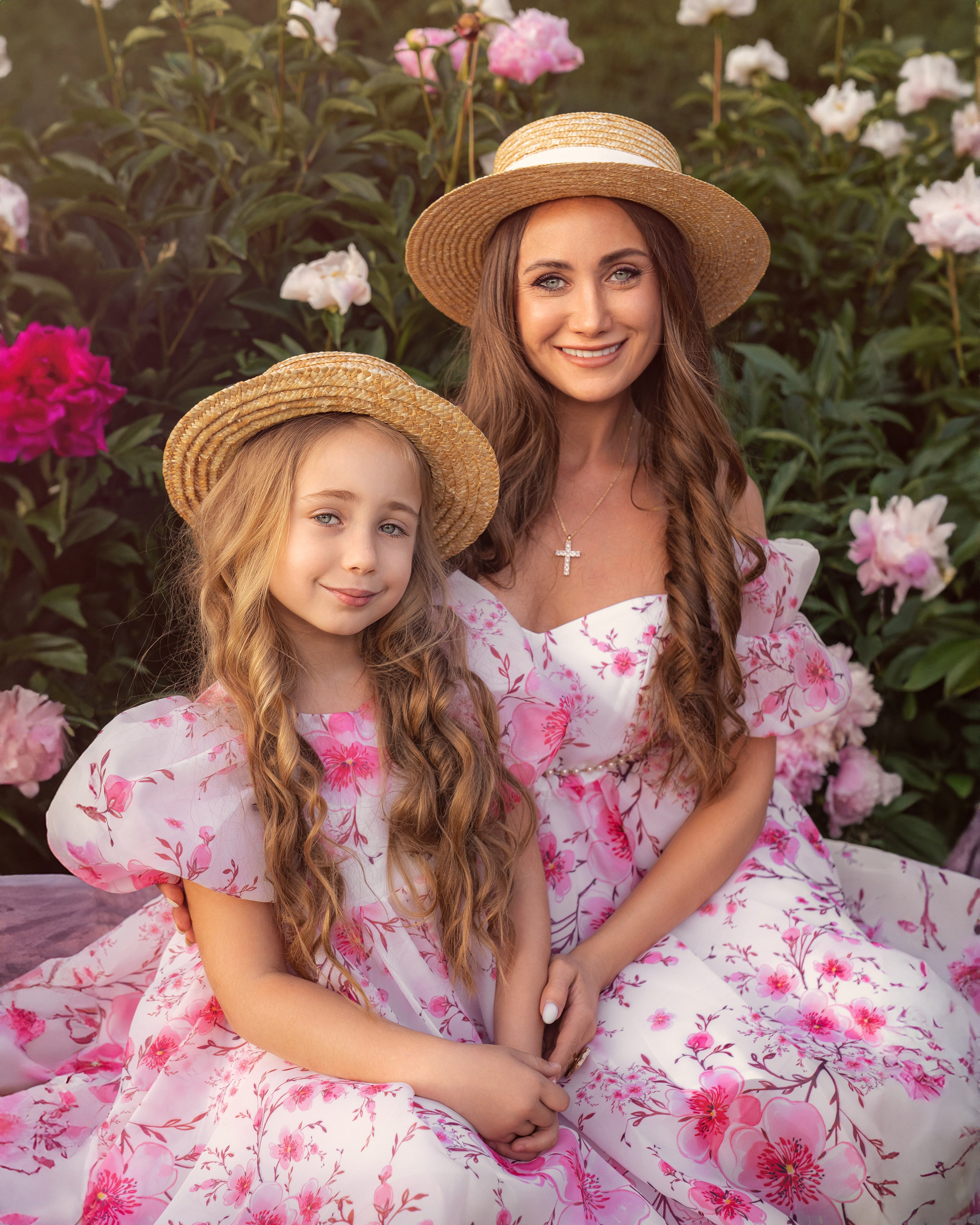 Нежная фотосессия мамы и доченьки в пионовом саду. Трубинова Екатерина | Семейный фотограф | Москва