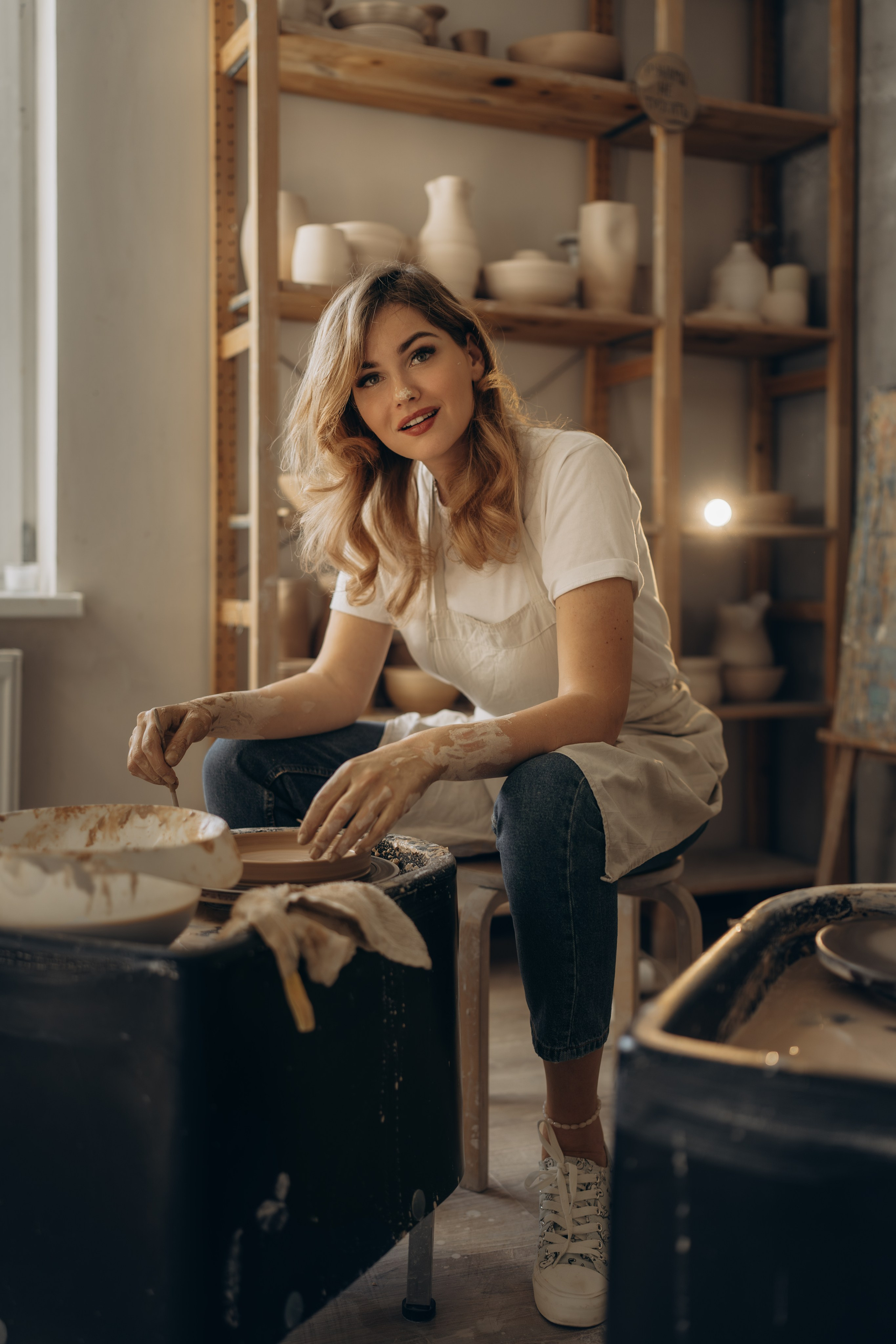 В гончарной мастерской. Семейный фотограф Москва. Фотограф беременности и материнства Москва