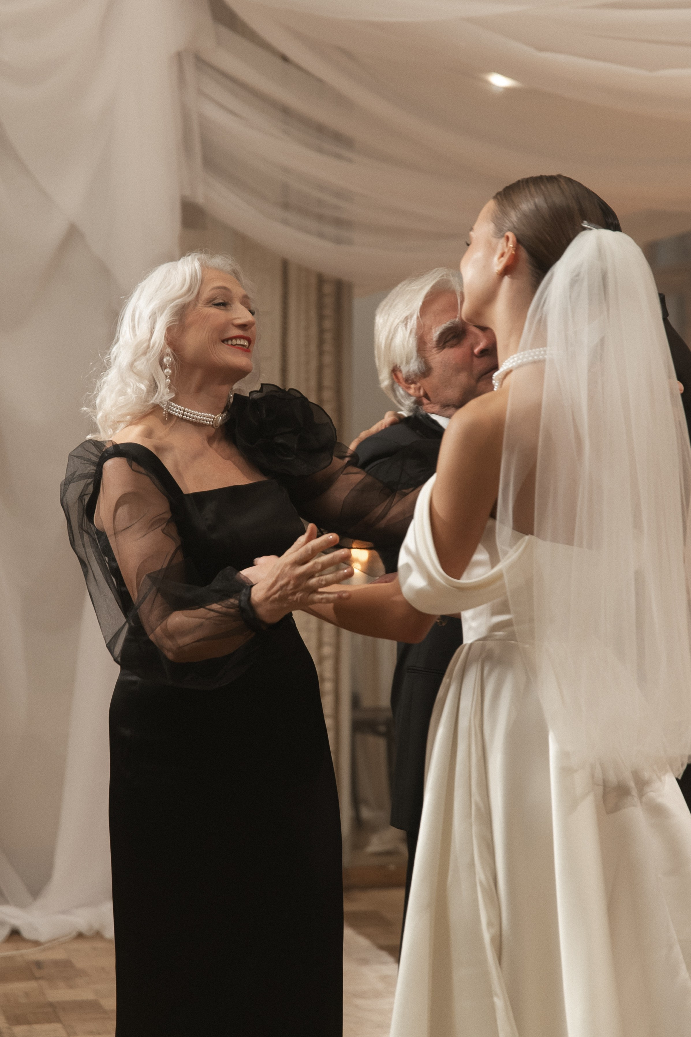 Камерный свадебный ужин при свечах в старинном особняке в фотостудии 21. Kult. Ярослава Ерина — свадебный фотограф в Москве