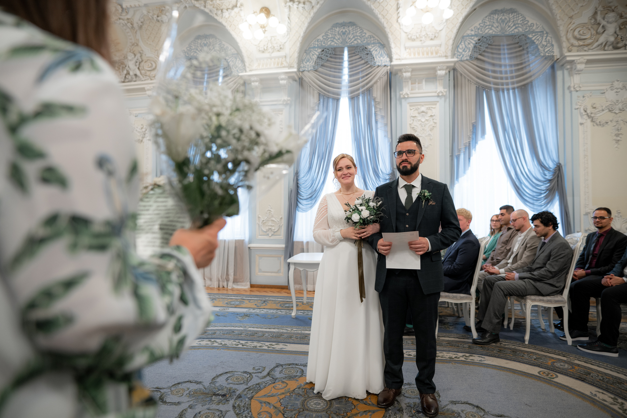 Летняя свадебная фотосессия на закате в Санкт-Петербурге. Свадебный фотограф Александр Невский в Санкт-Петербурге