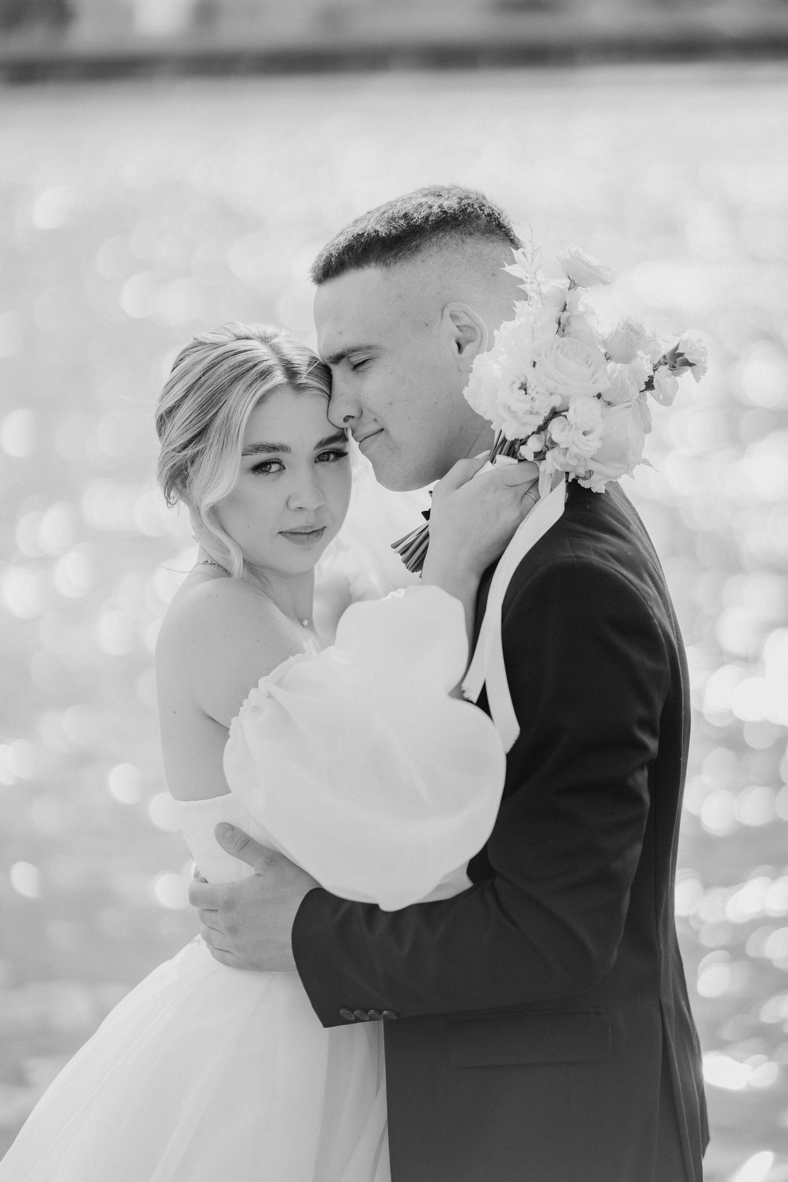 Летняя выездная свадебная регистрация в Санкт-Петербурге. Свадебный фотограф Александр Невский в Санкт-Петербурге