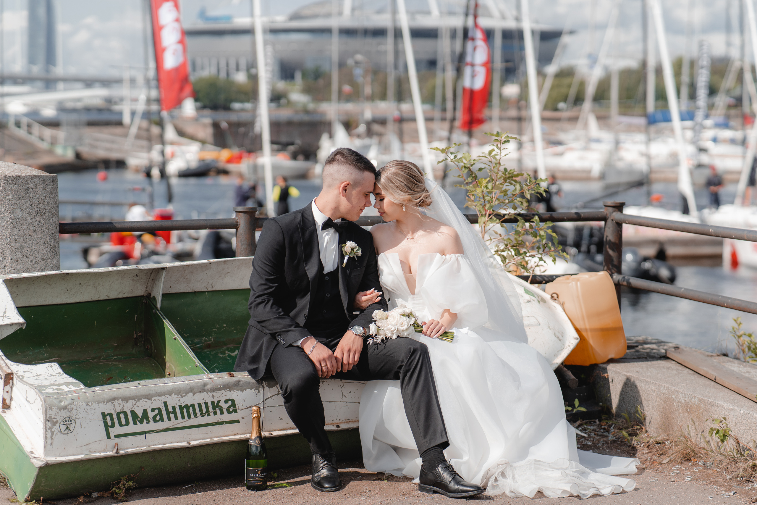 Летняя выездная свадебная регистрация в Санкт-Петербурге. Свадебный фотограф Александр Невский в Санкт-Петербурге