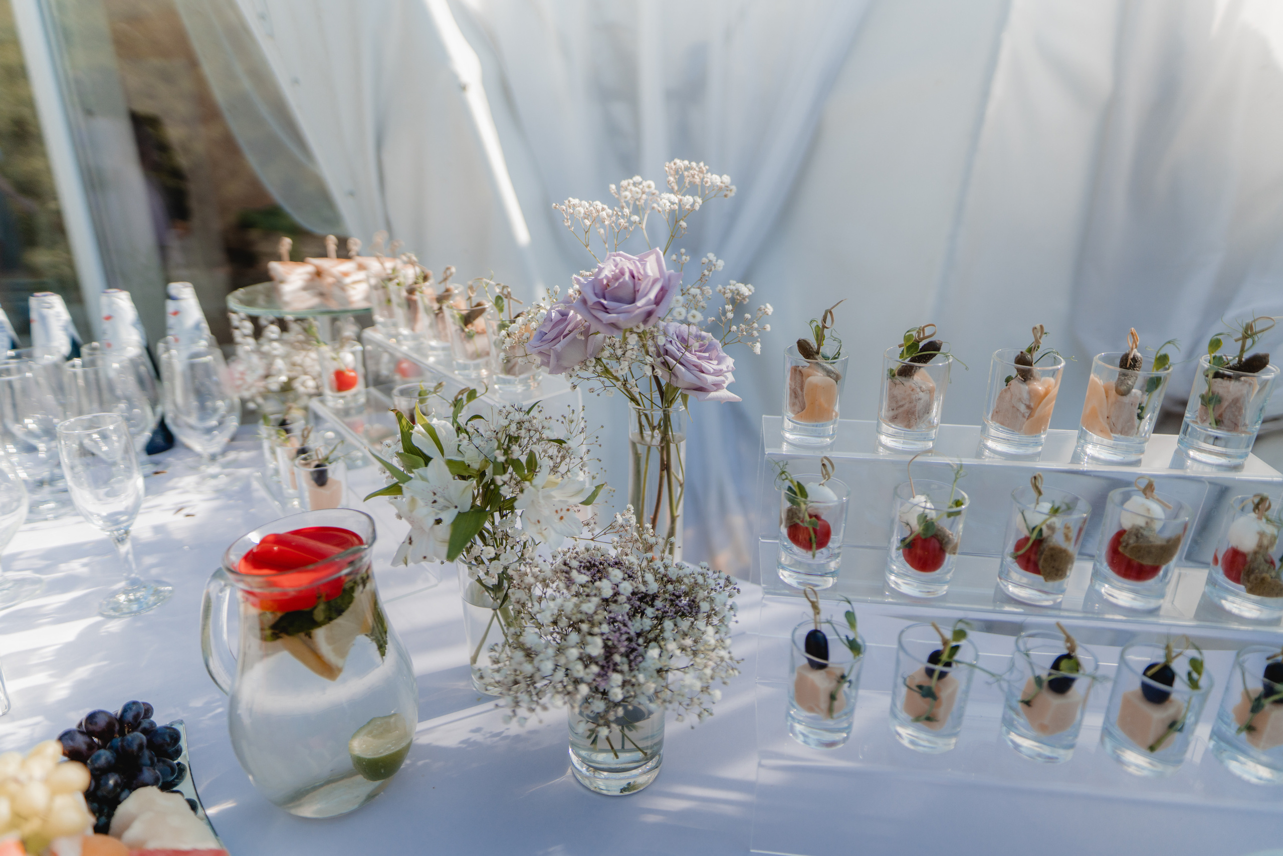 Летняя выездная свадебная регистрация в Санкт-Петербурге. Свадебный фотограф Александр Невский в Санкт-Петербурге