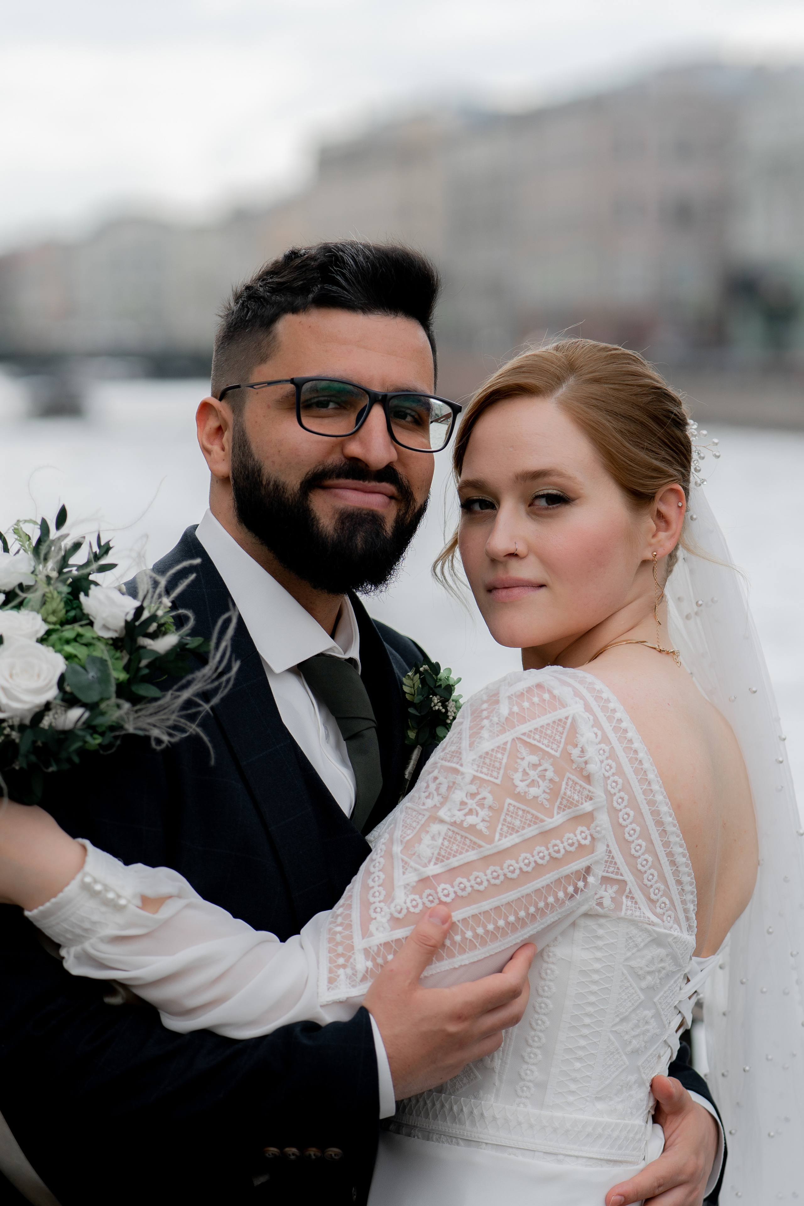 Летняя свадебная фотосессия на закате в Санкт-Петербурге. Свадебный фотограф Александр Невский в Санкт-Петербурге