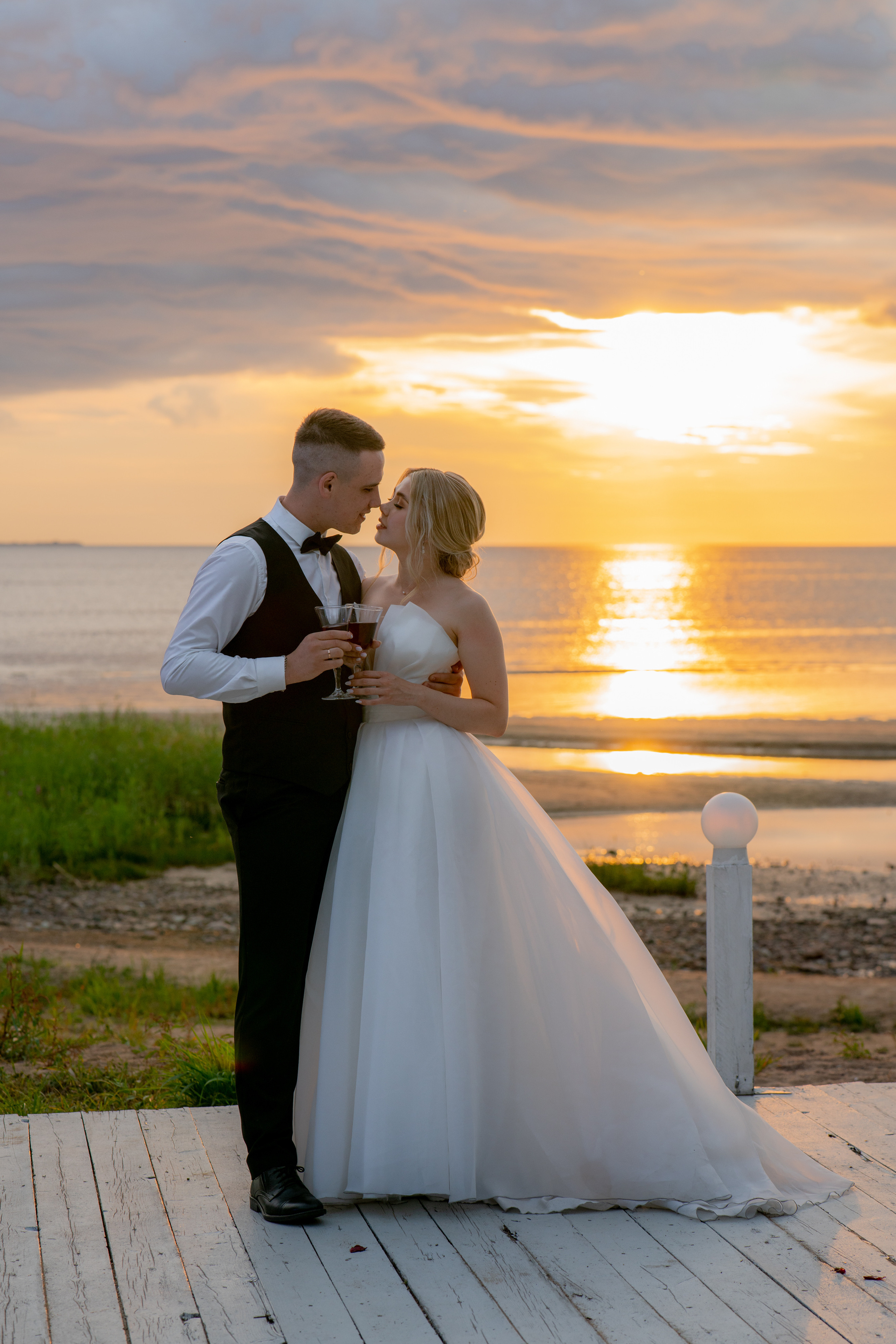 Летняя выездная свадебная регистрация в Санкт-Петербурге. Свадебный фотограф Александр Невский в Санкт-Петербурге